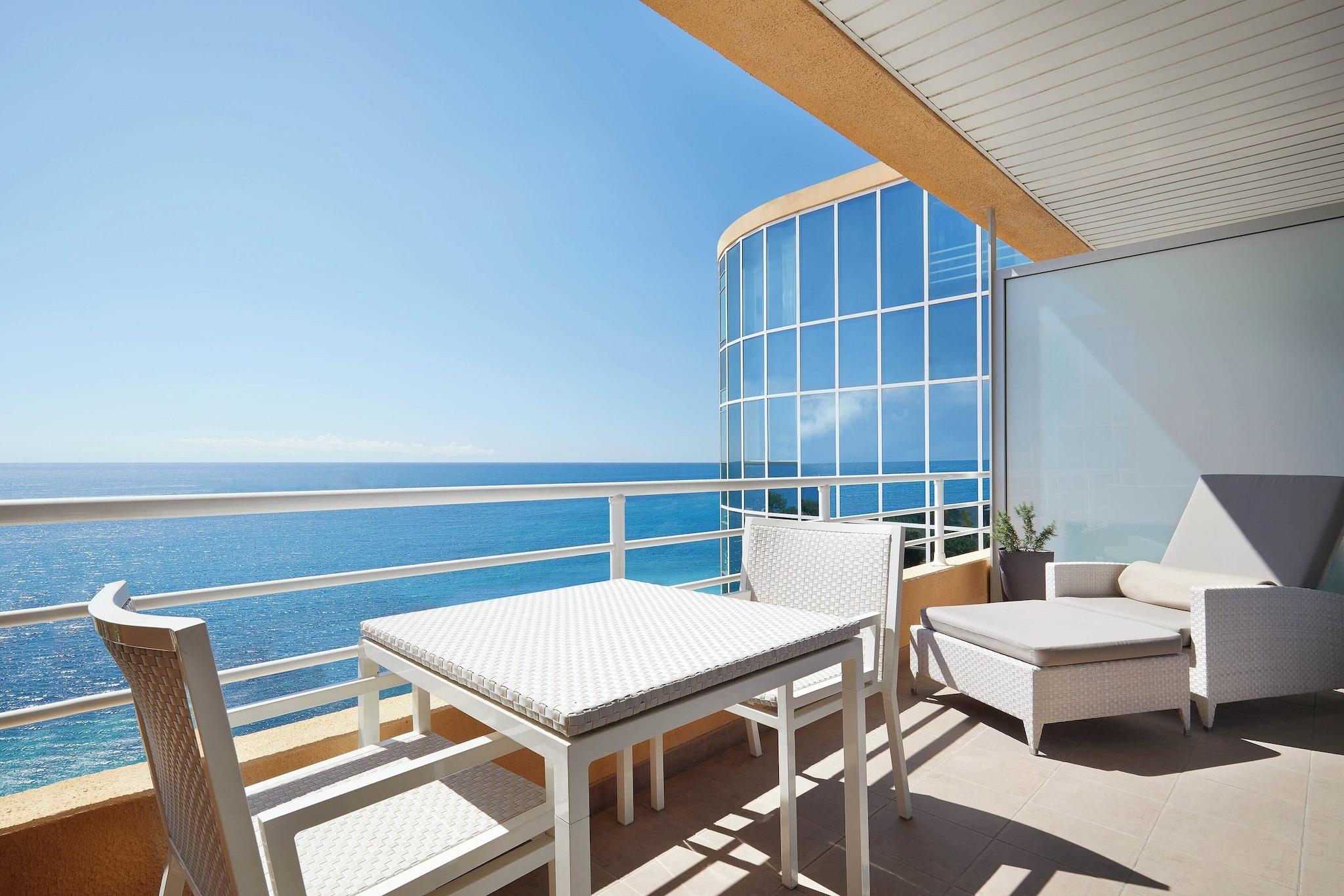 Junior Suite Sea View King Bed