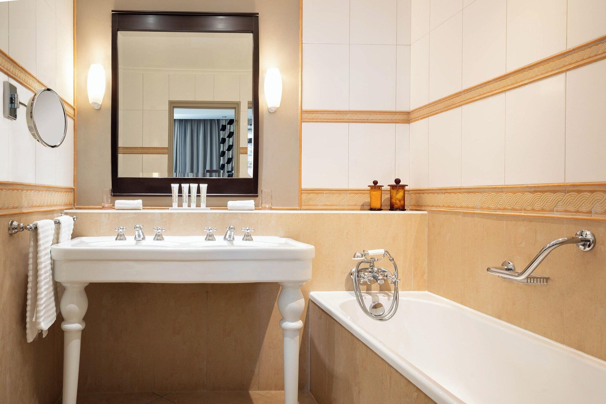 Junior Suite Sea View King Bed