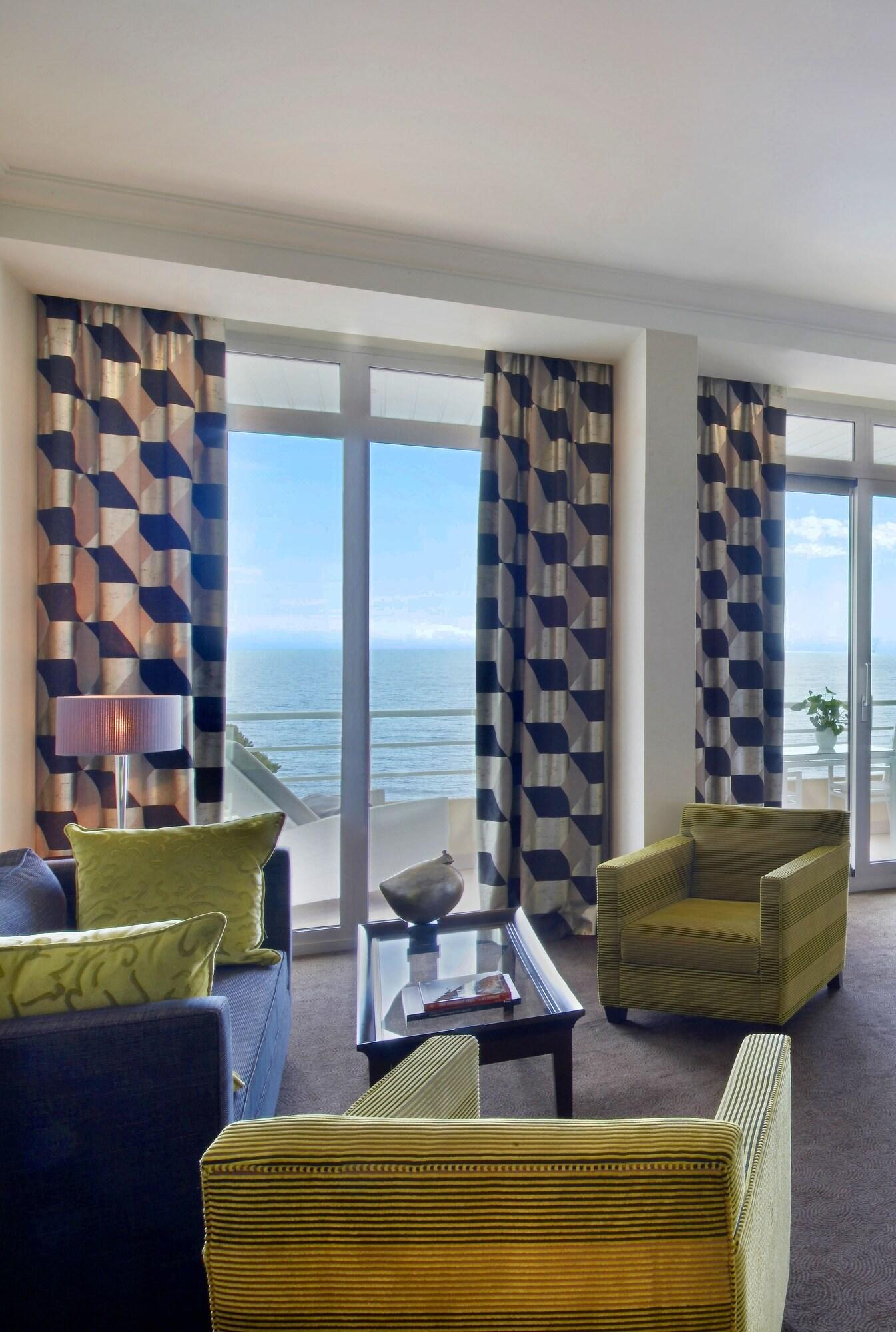 Junior Suite Sea View King Bed