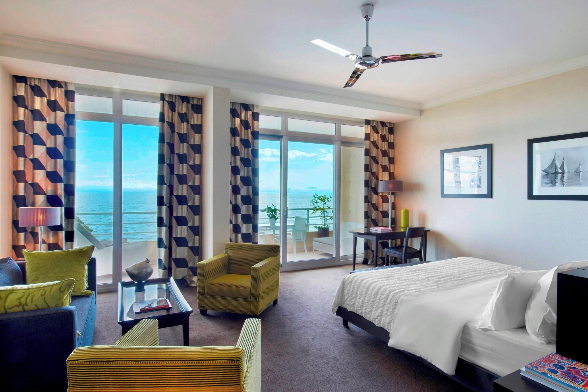 Junior Suite Sea View King Bed