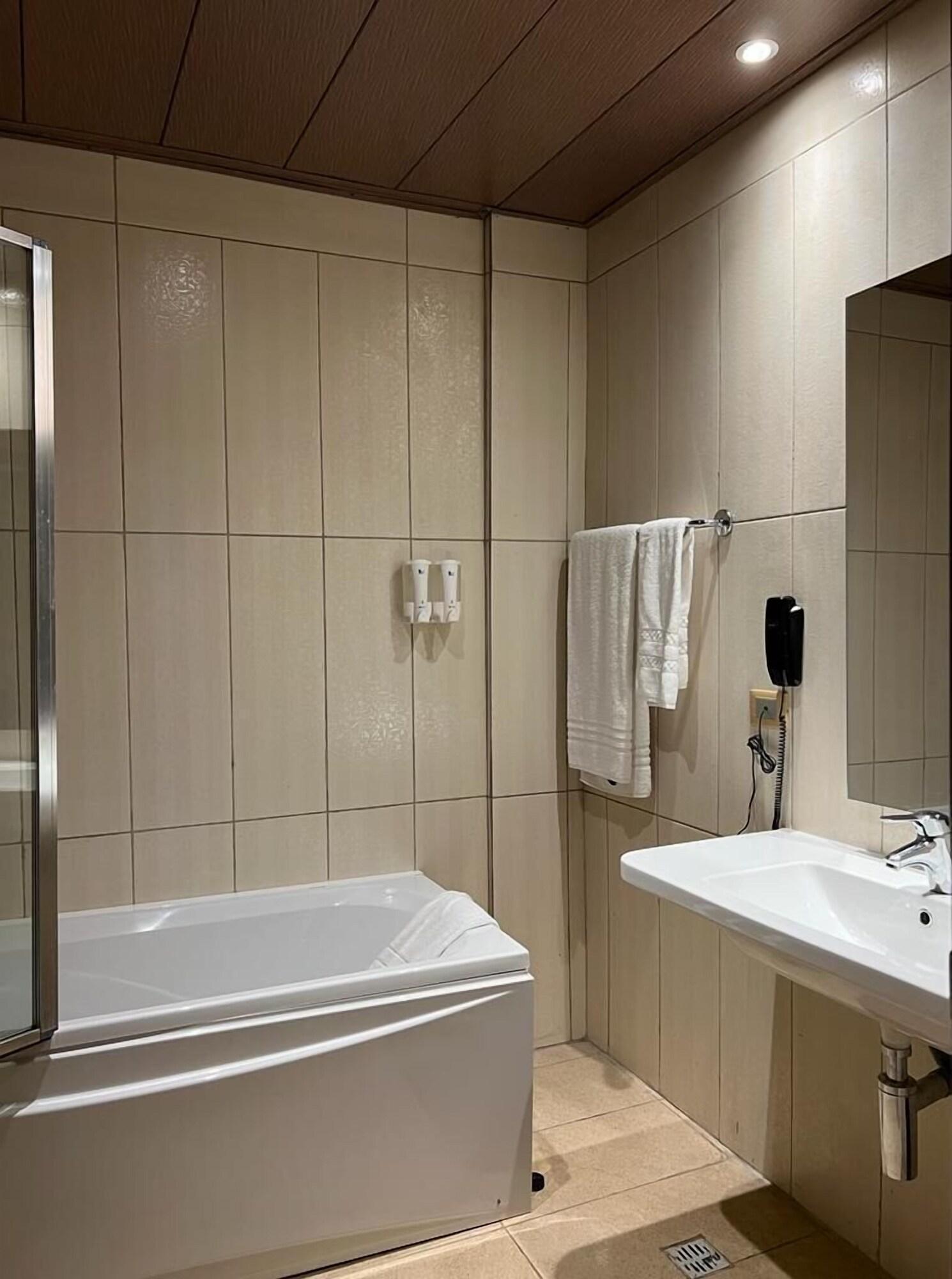 Double Queen Size Bed