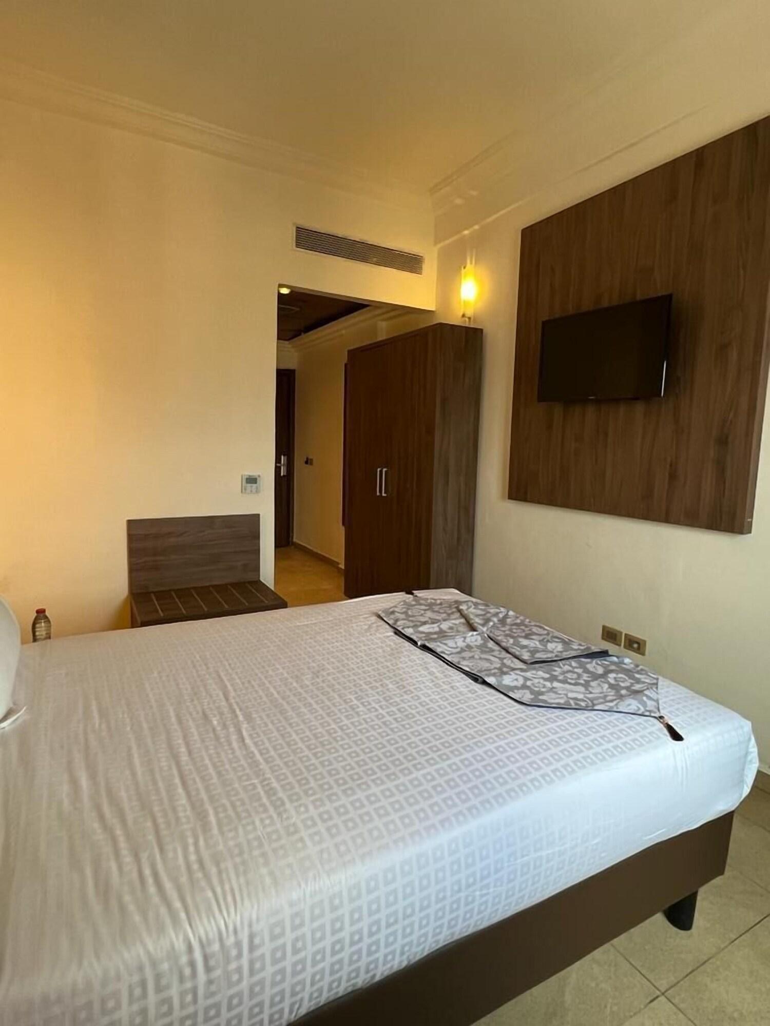 Double Queen Size Bed