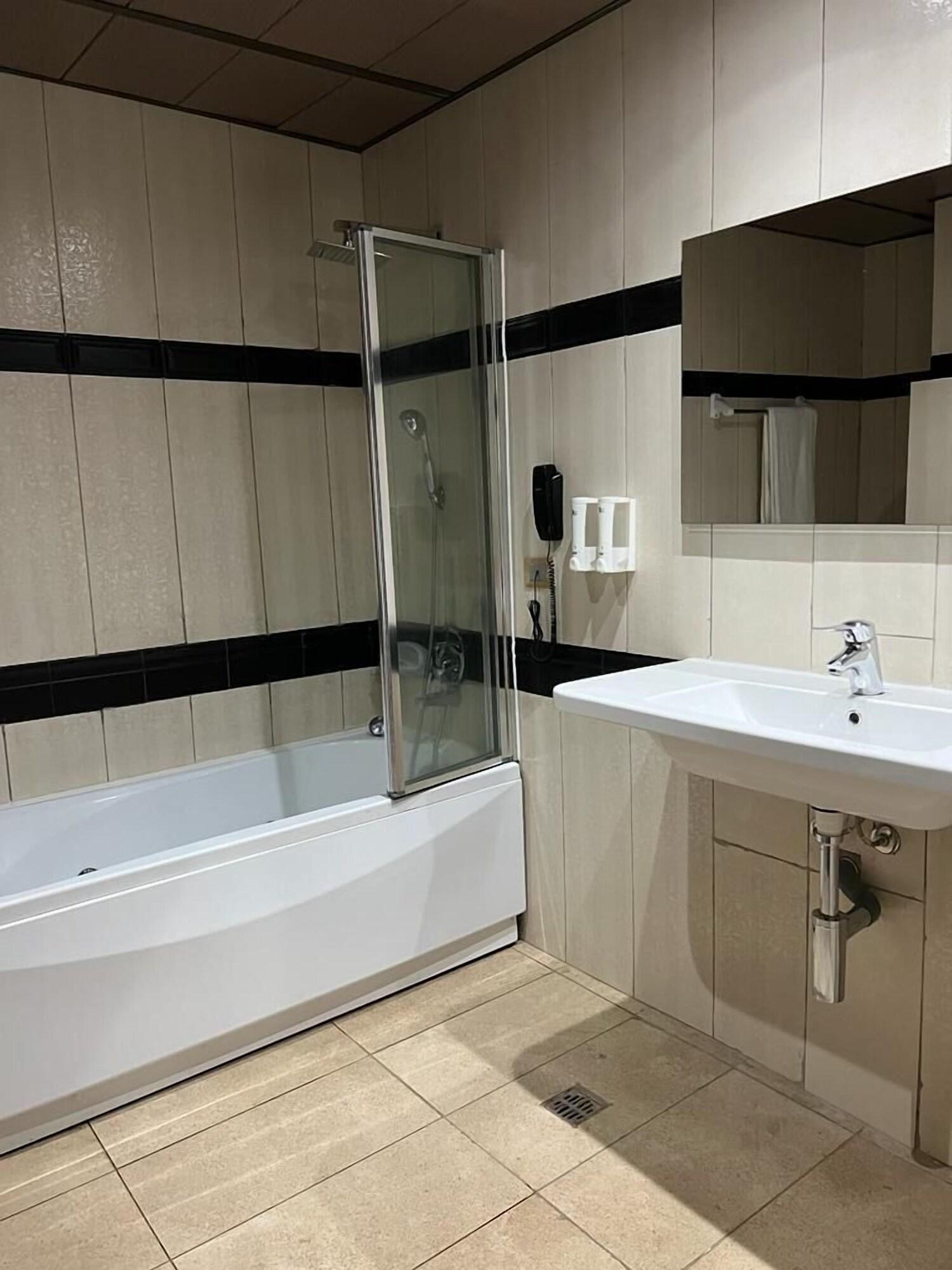 Double Deluxe Queen Bed