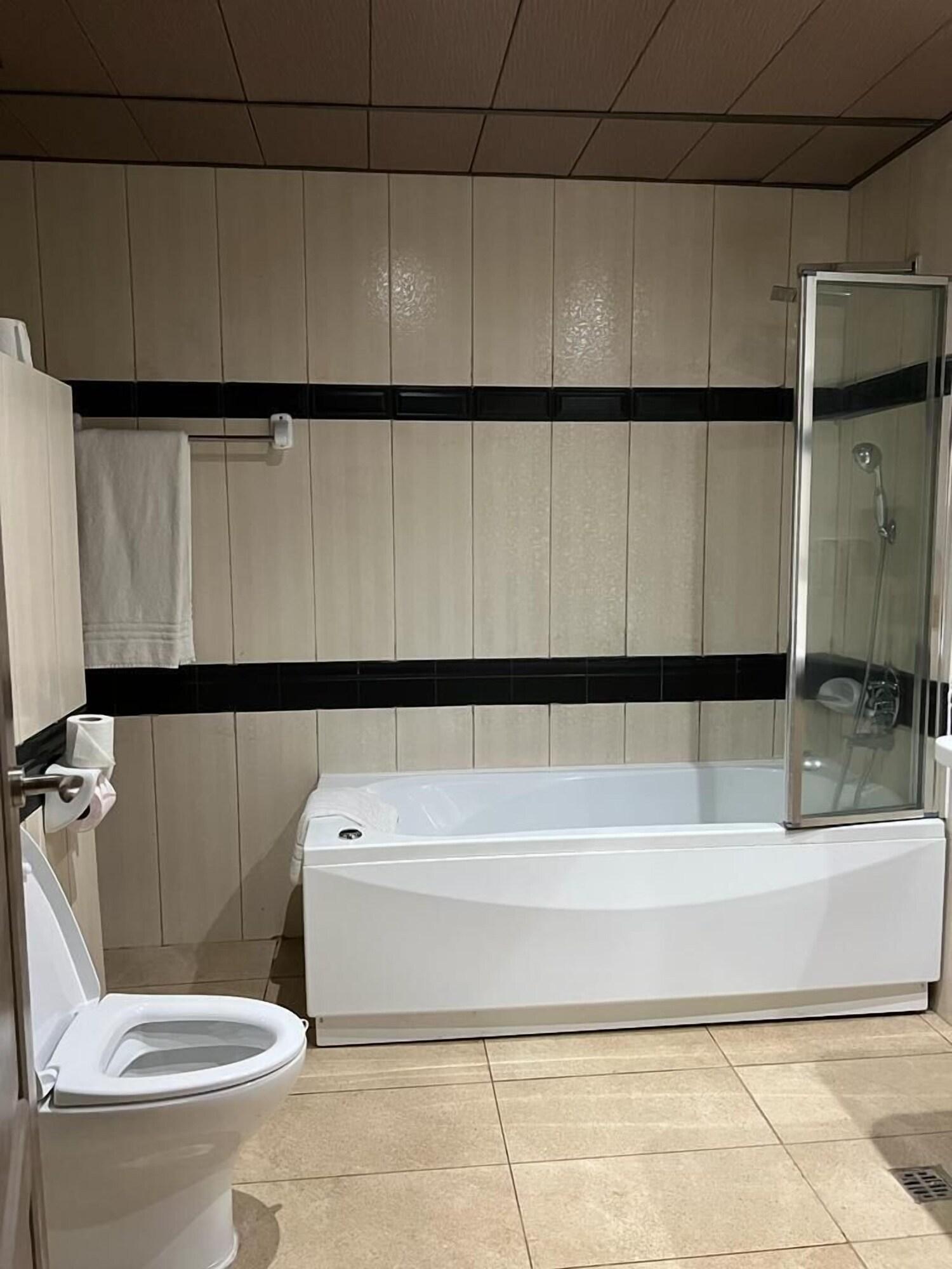 Double Deluxe Queen Bed