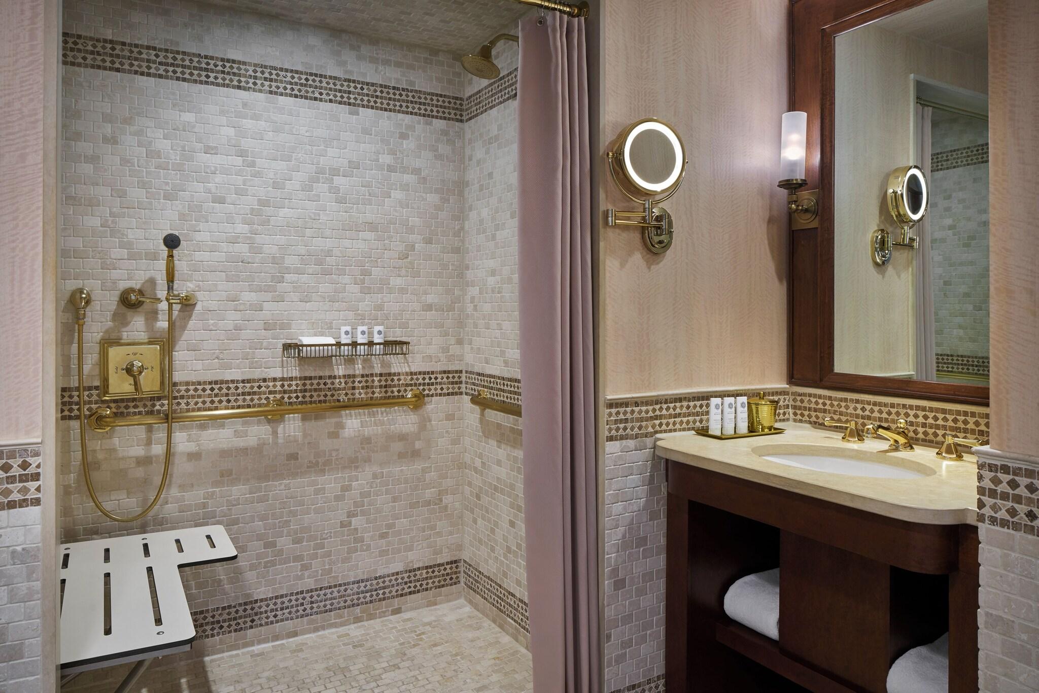 Suite Accessible King Size Bed