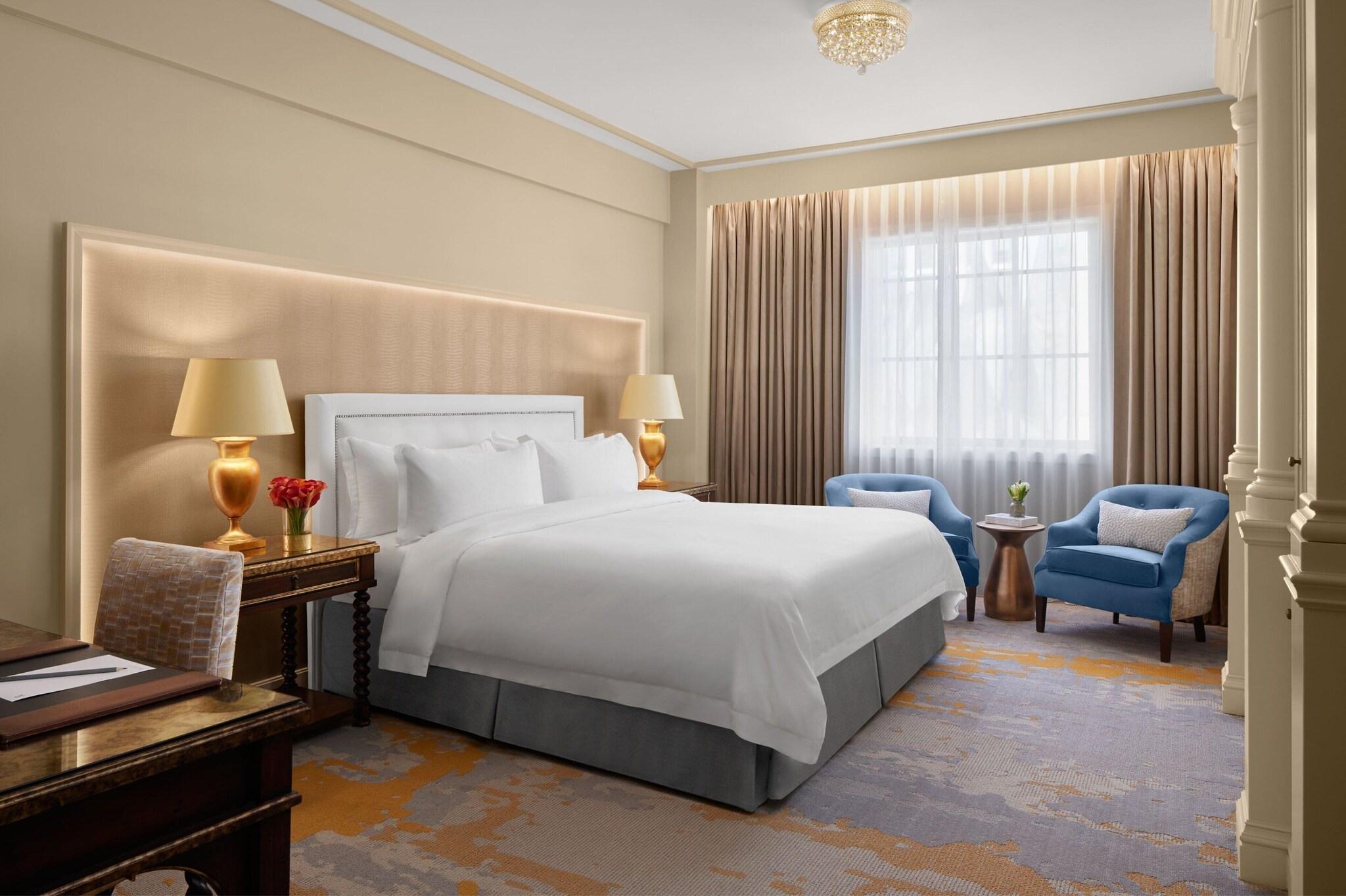 Suite Accessible King Size Bed