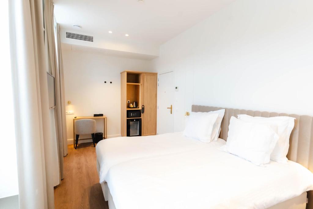 Twin Deluxe Two Beds