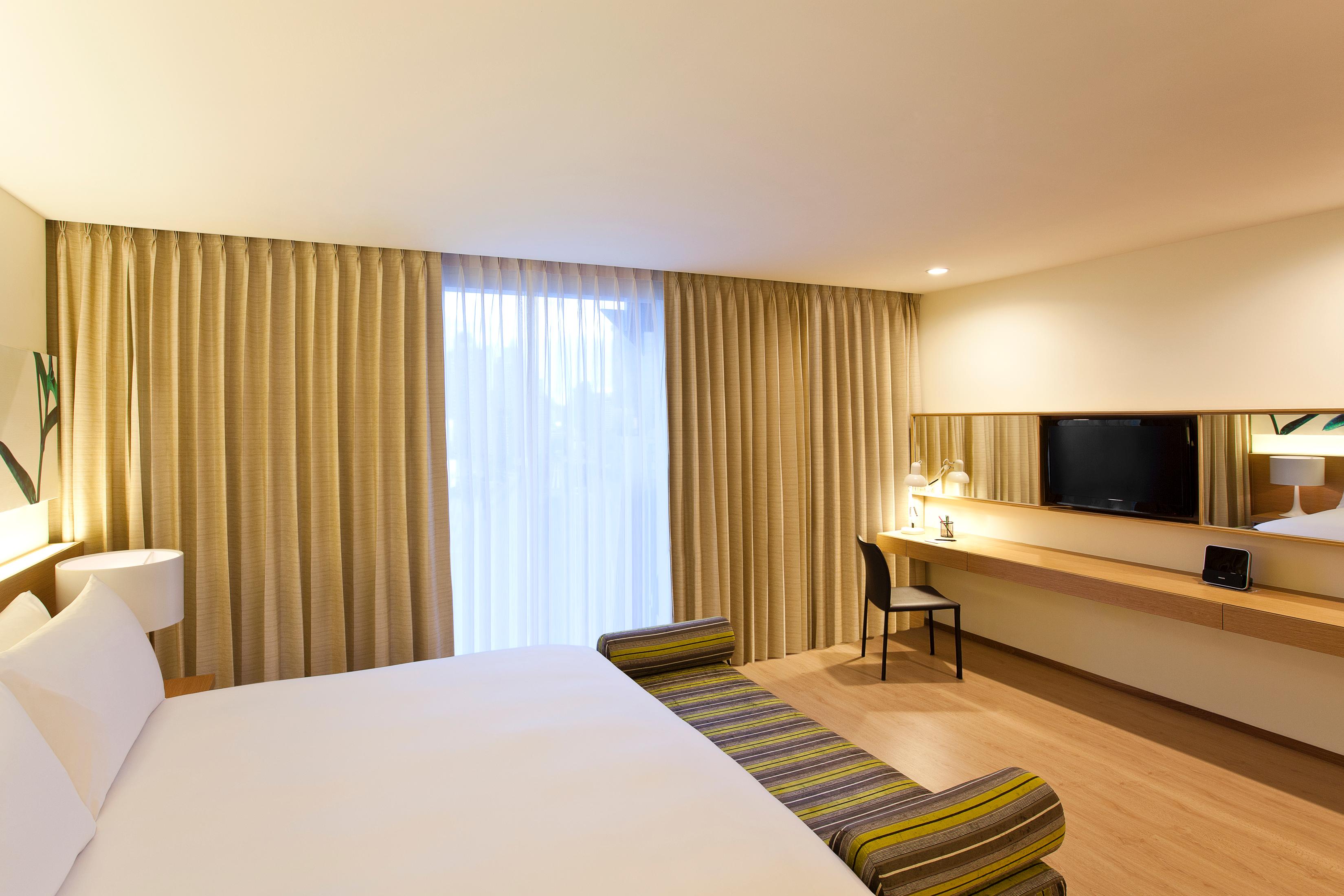 Double Deluxe King Bed