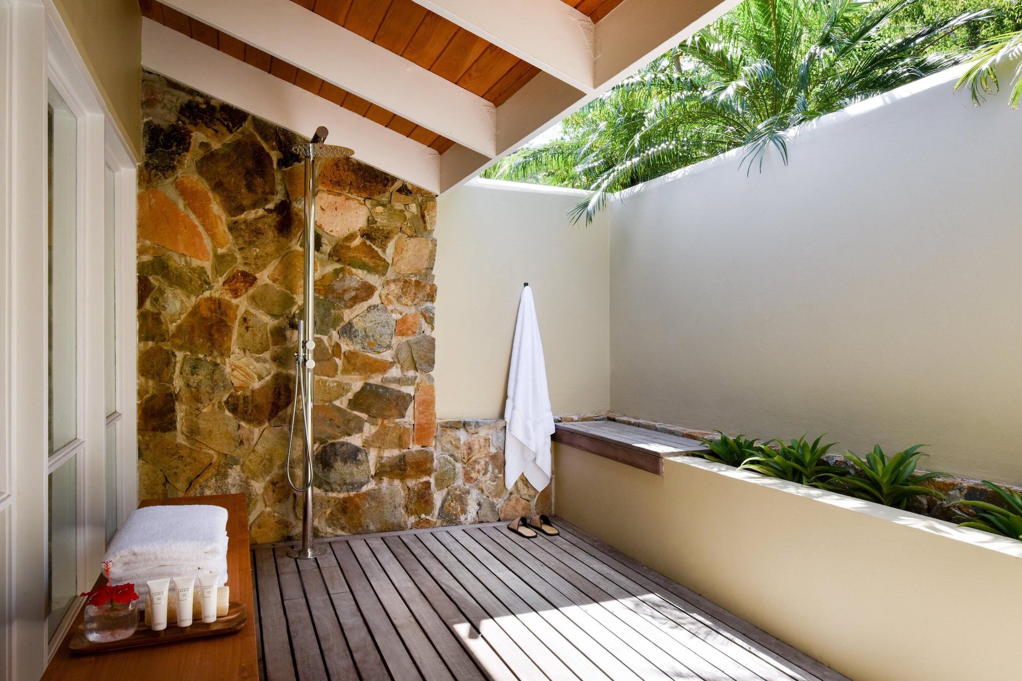 Suite Pool View King Bed