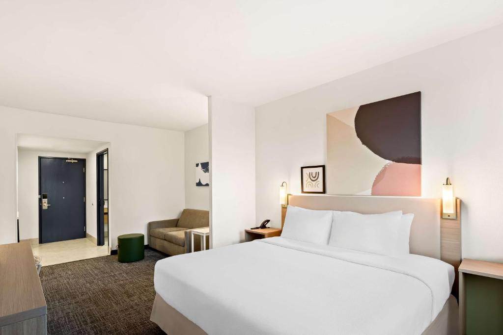 Studio King Size Bed