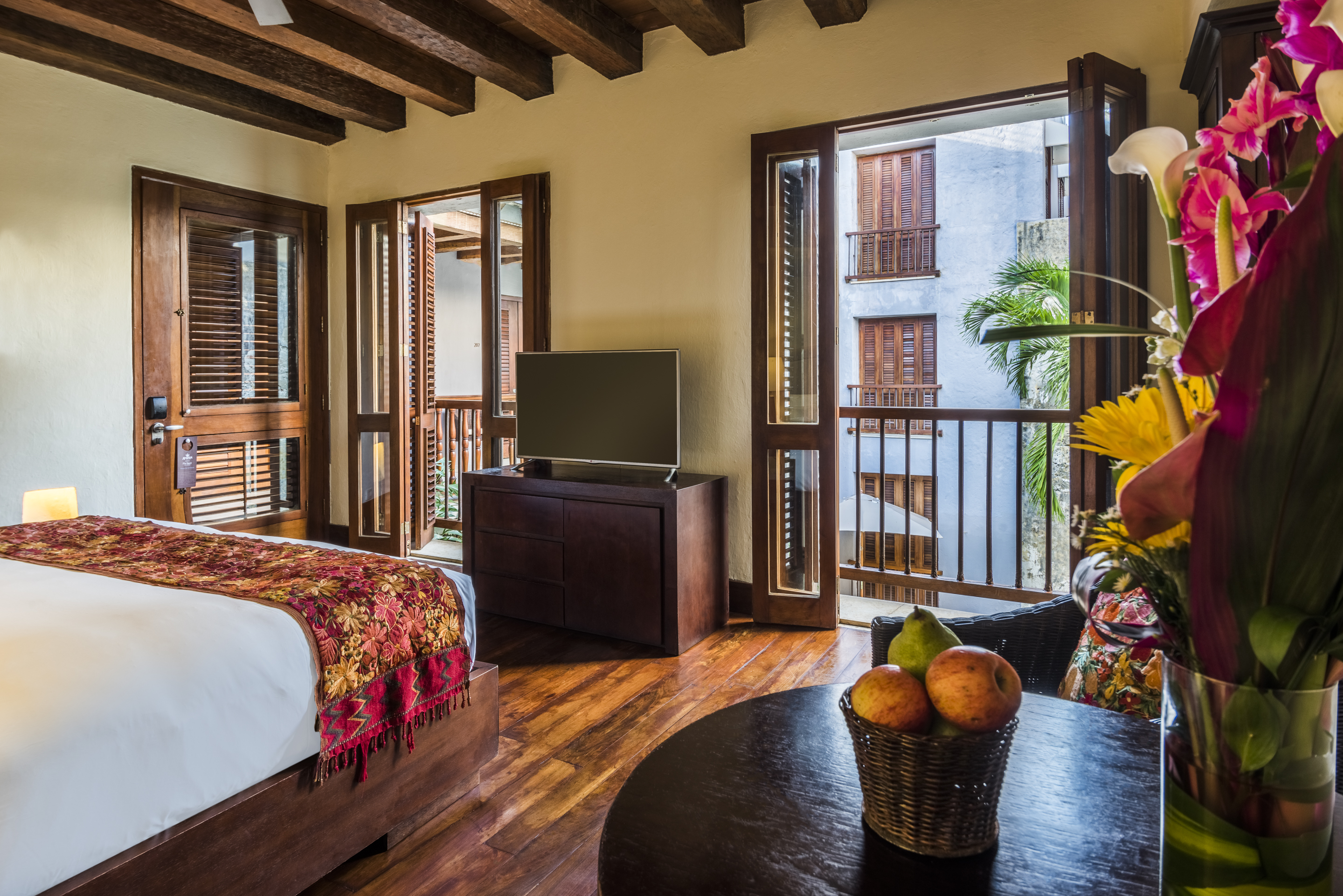 Single Deluxe King Bed