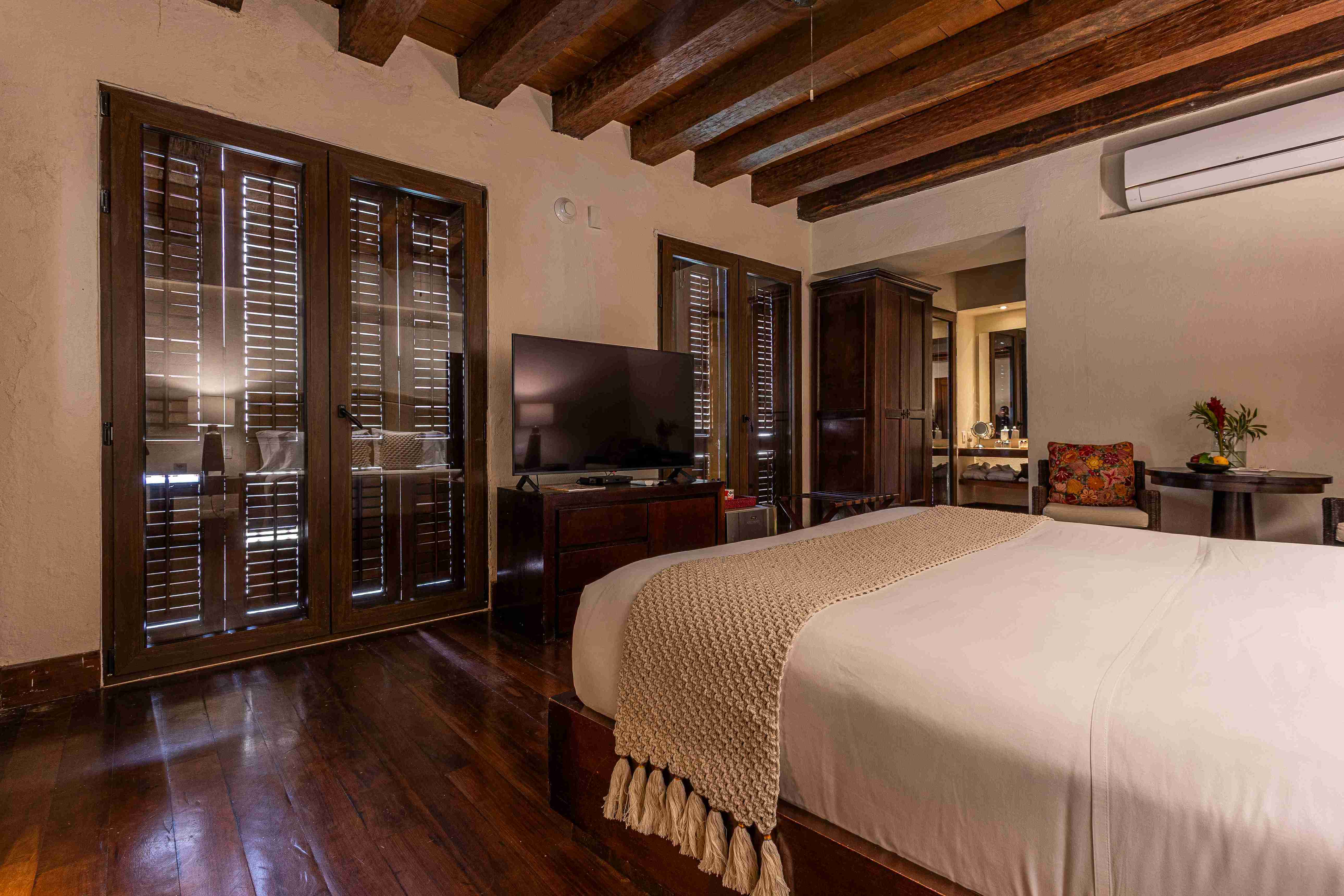 Double Deluxe King Bed