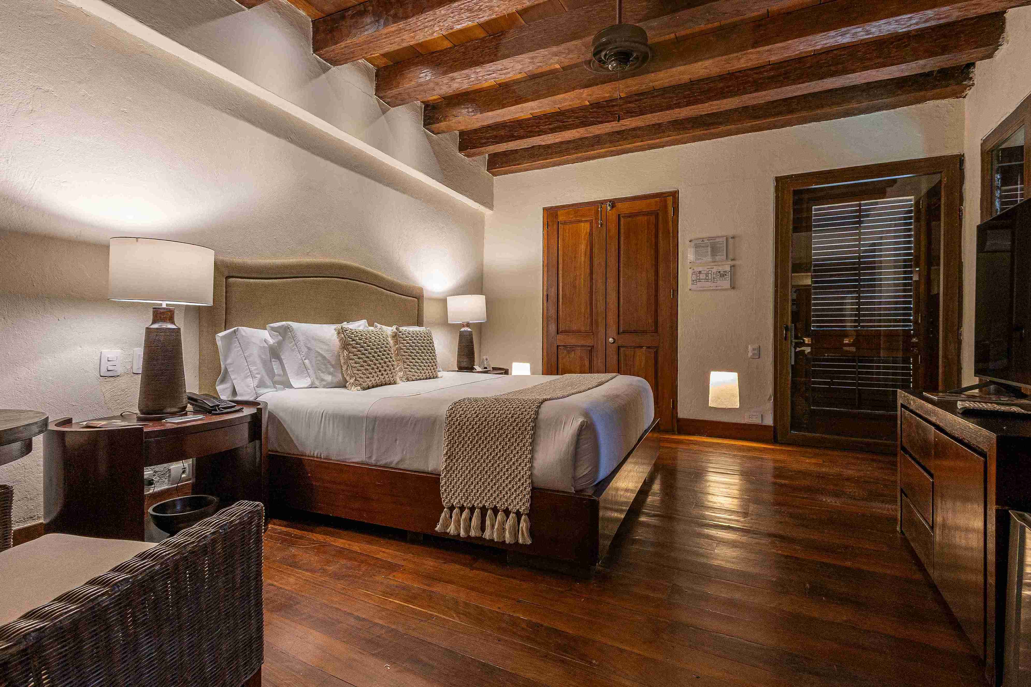 Double Deluxe King Bed