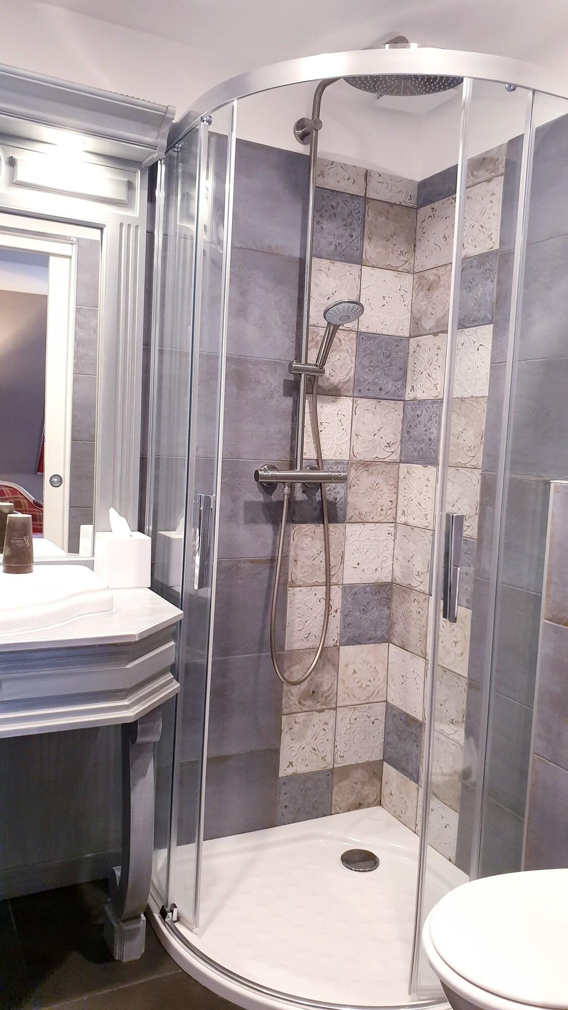 Double Classic Queen Bed