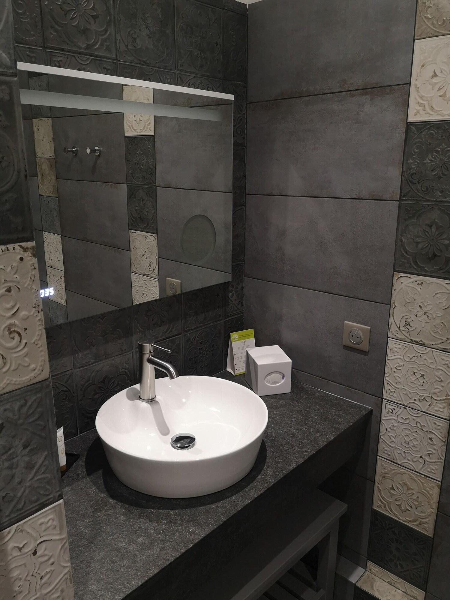 Double Queen Size Bed