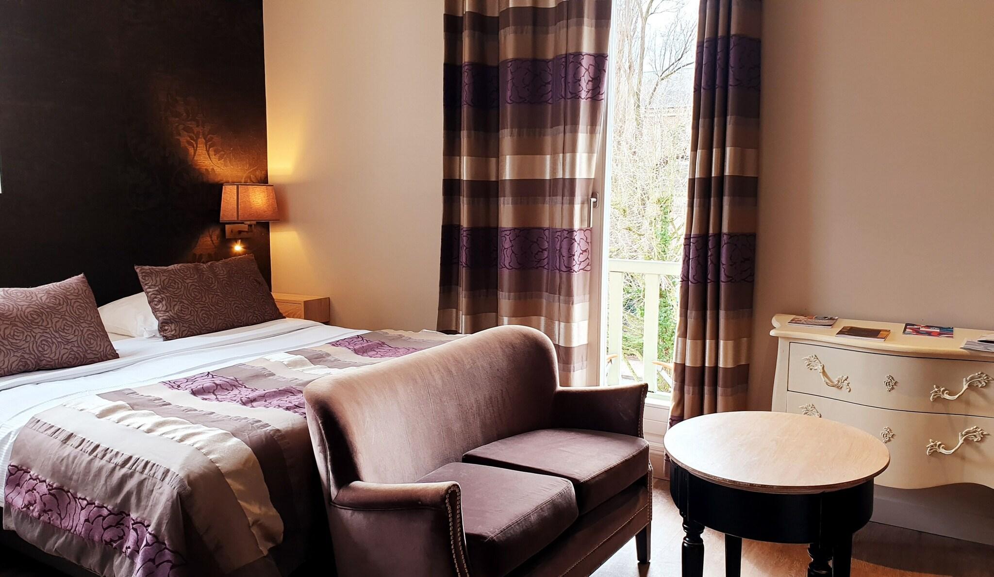 Double Classic Queen Bed