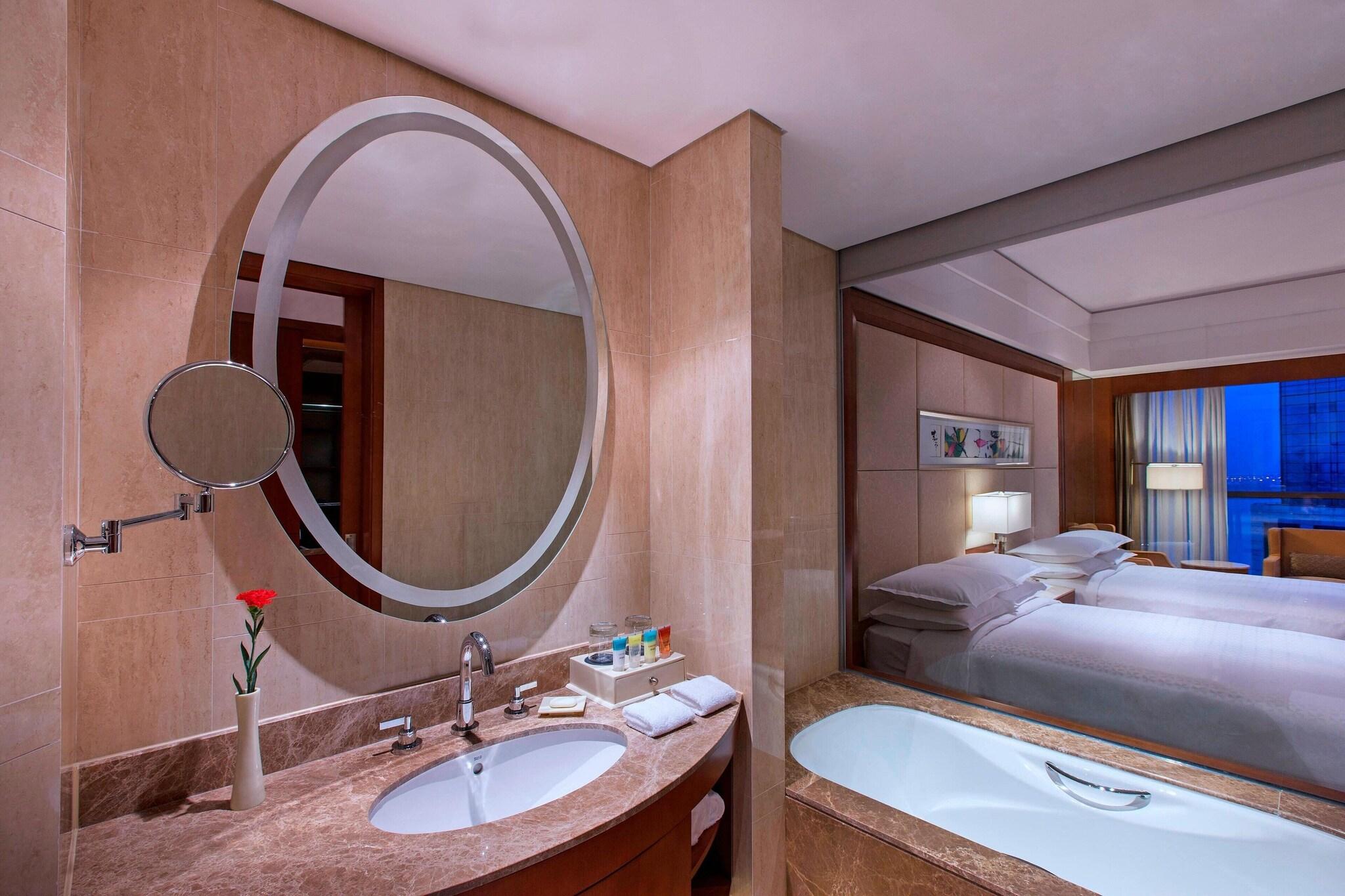 Double City View King Bed