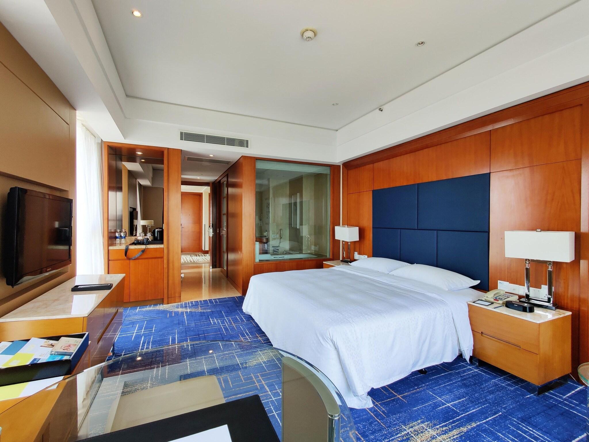 Double City View King Bed