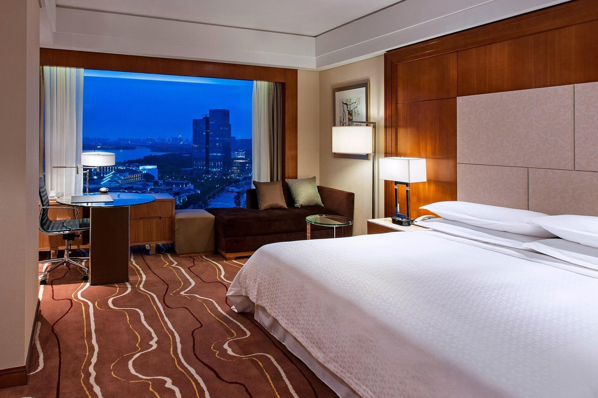 Double City View King Bed