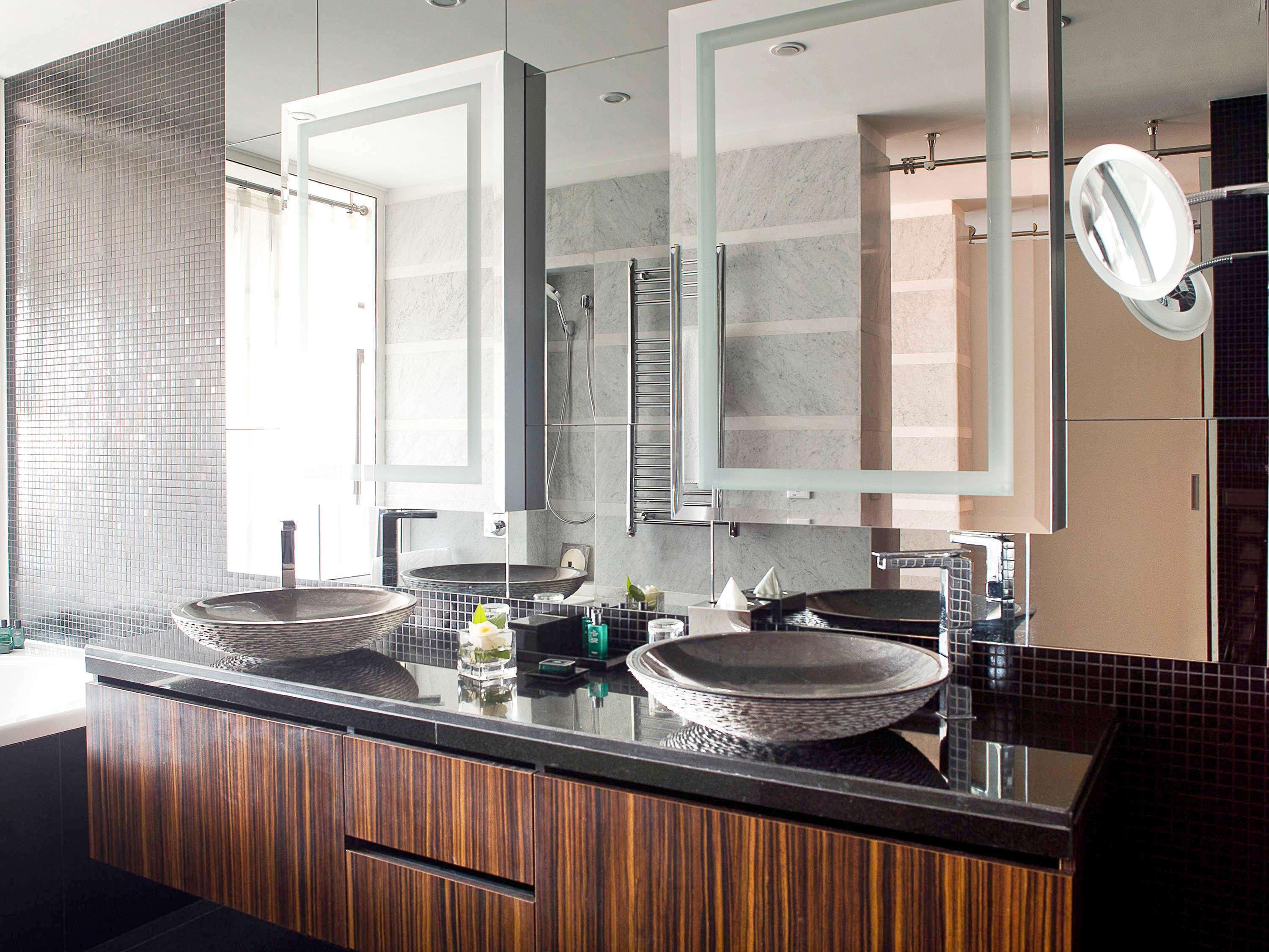 Suite Ocean View King Bed