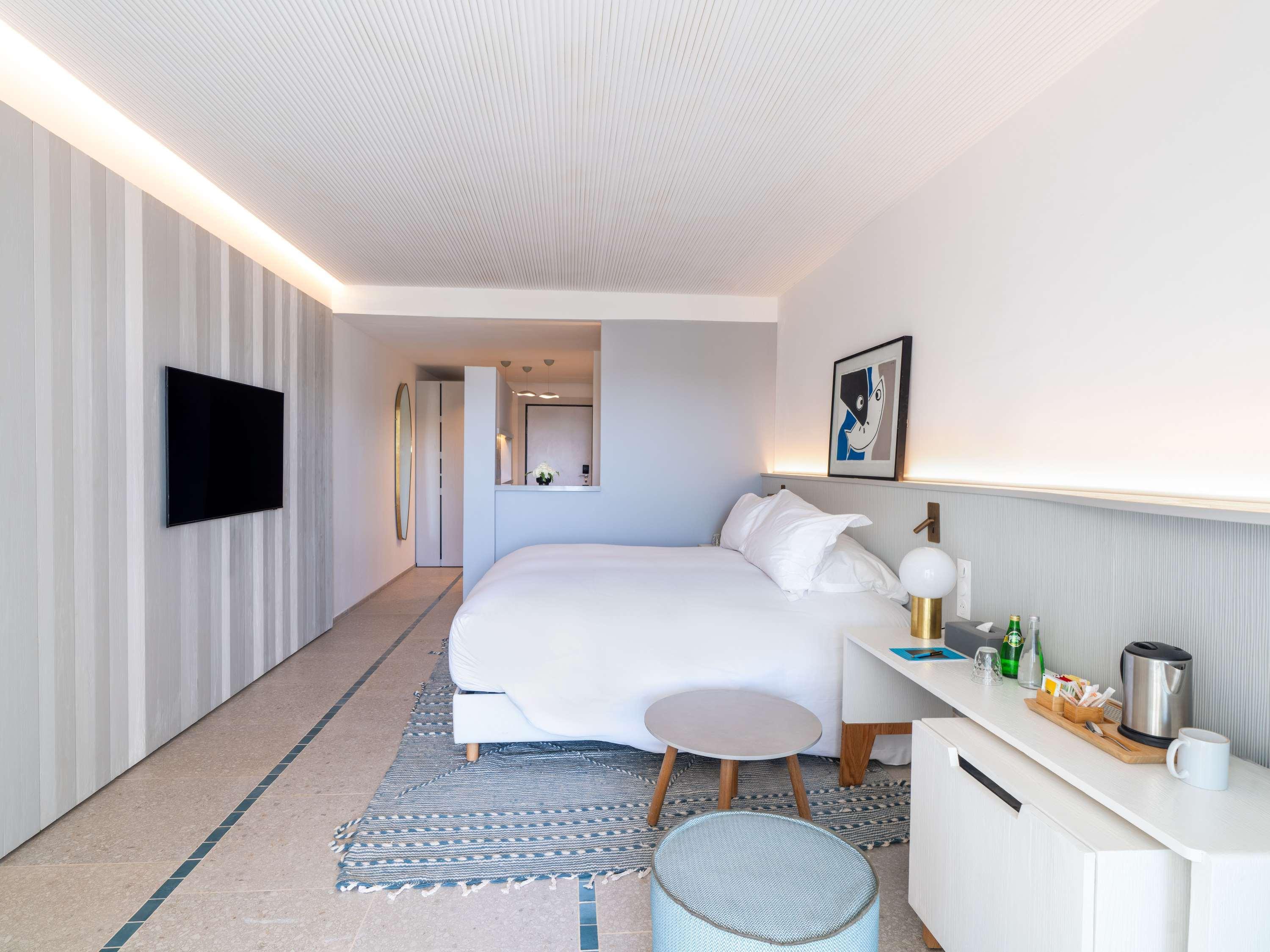 Double Garden View King Bed