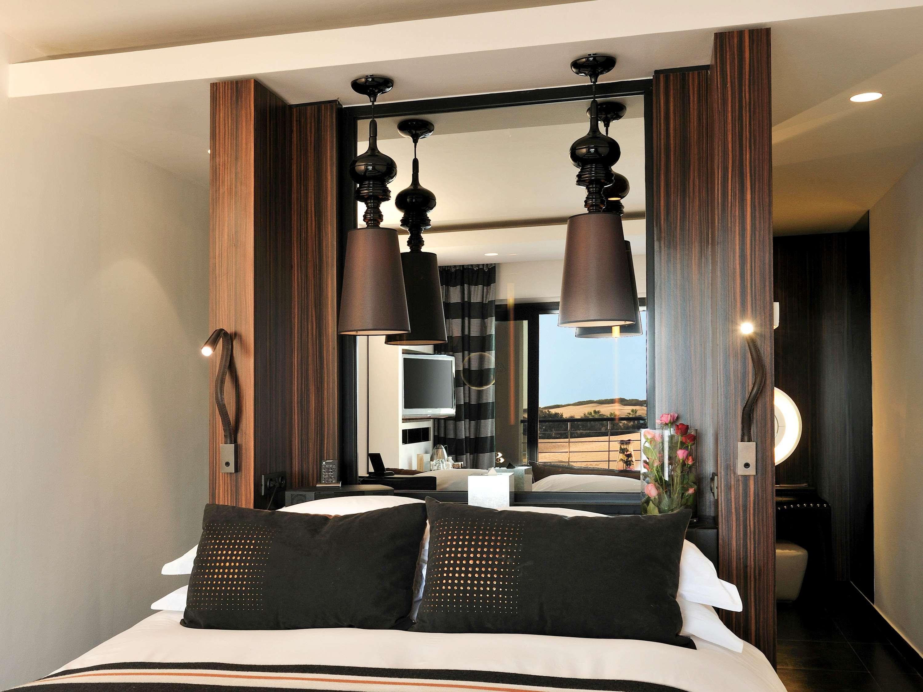 Double Garden View King Bed