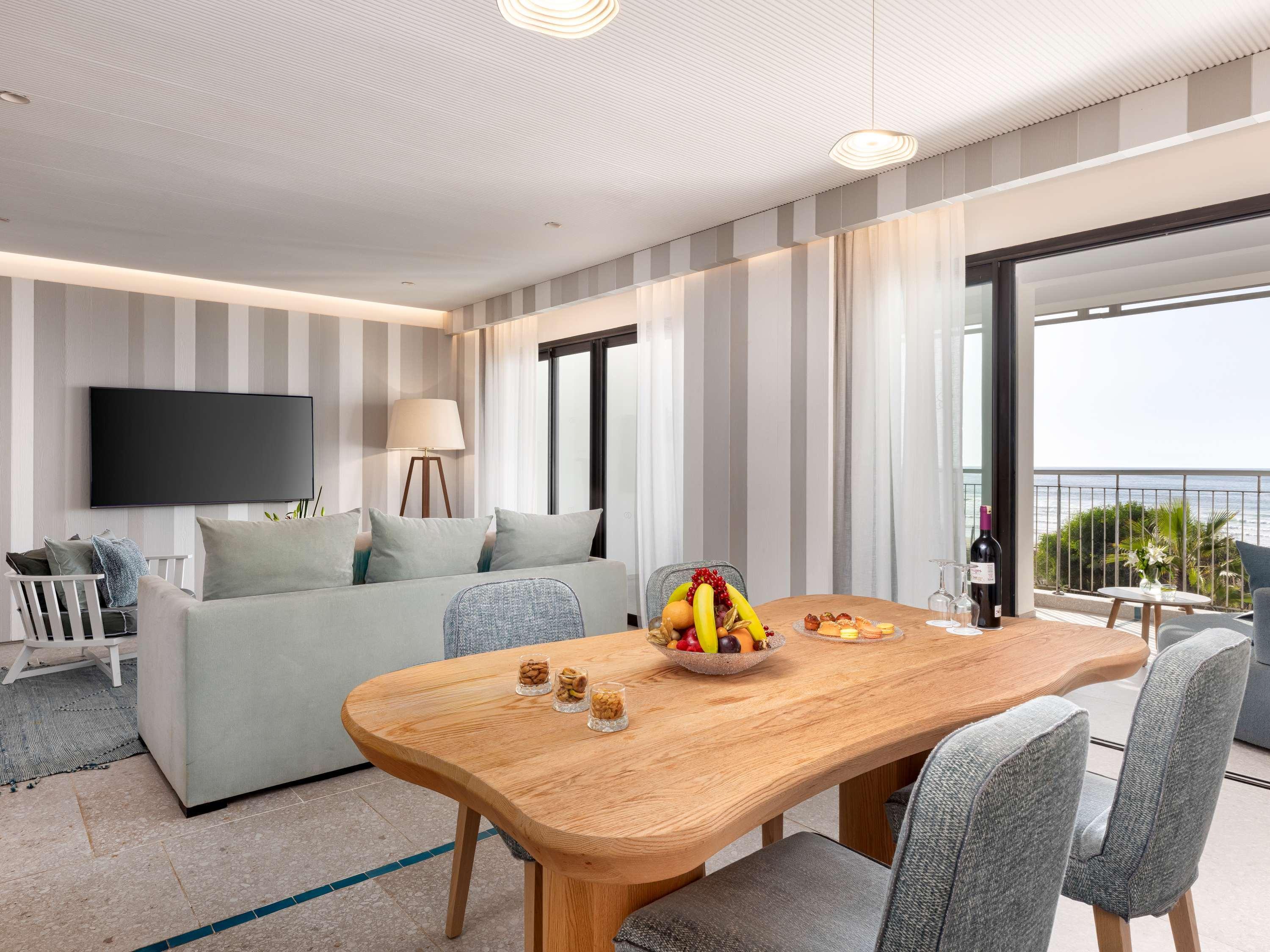 Suite Ocean View King Bed