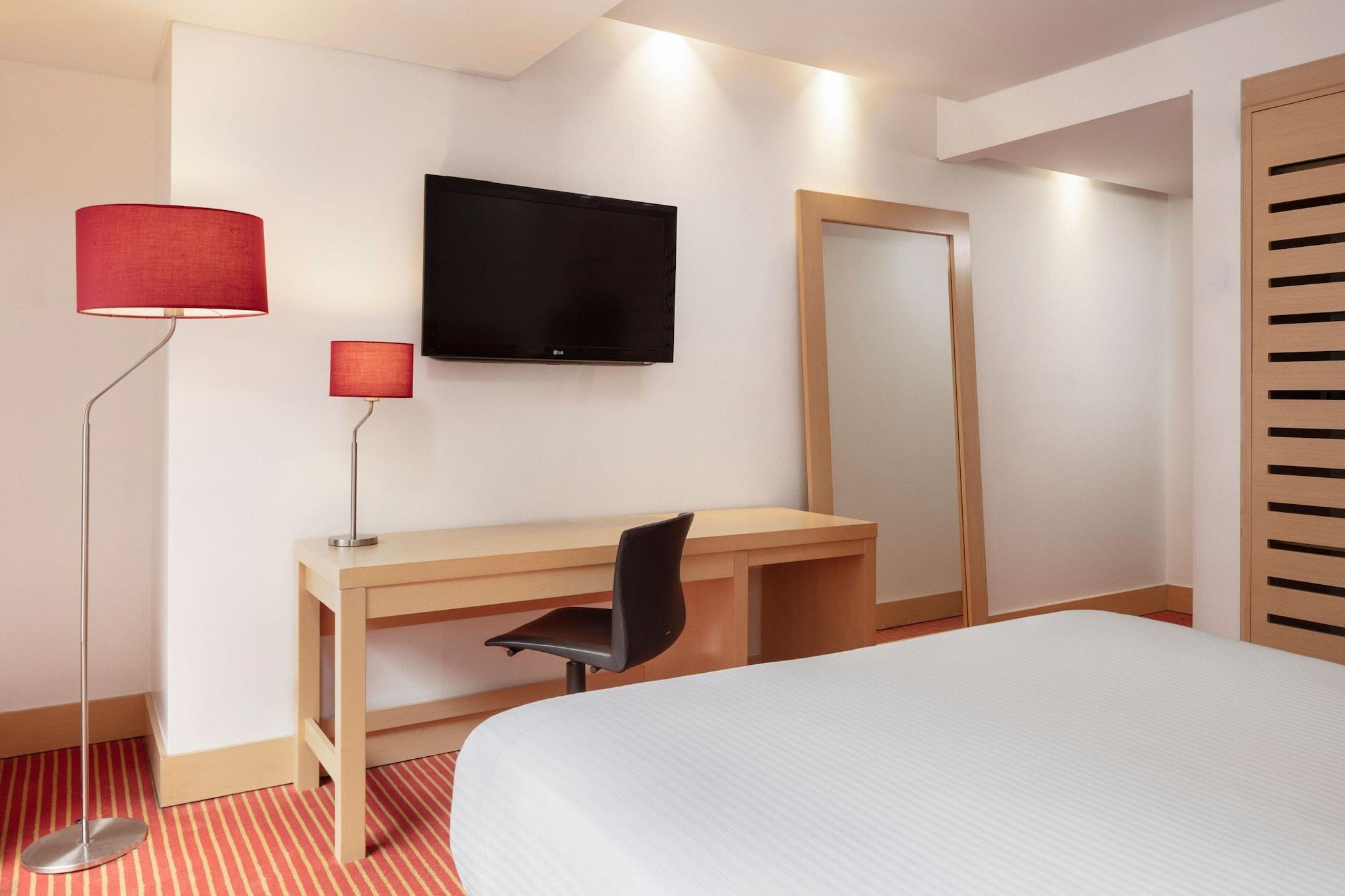 Double Queen Size Bed