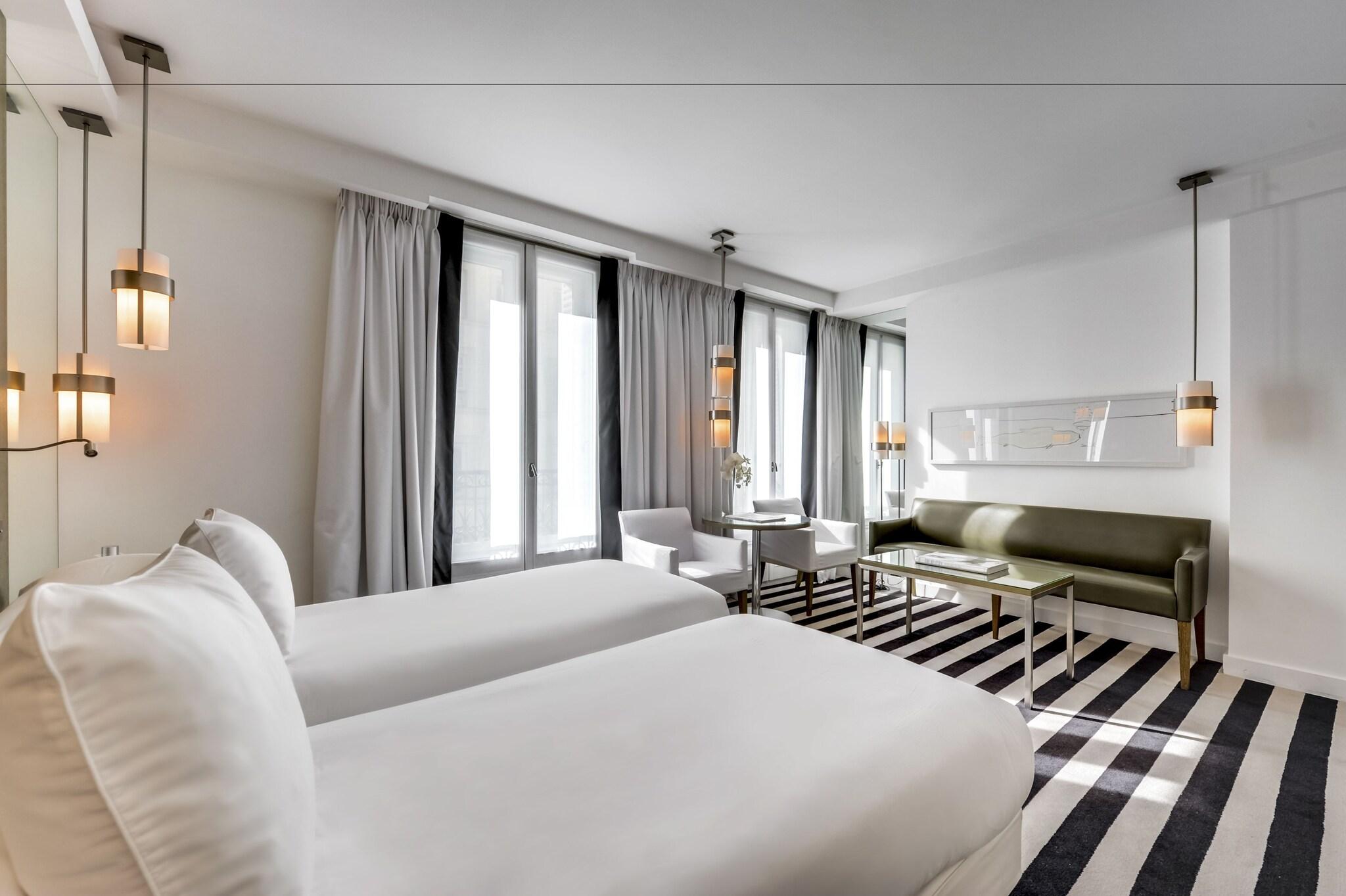 Junior Suite Queen Size Bed