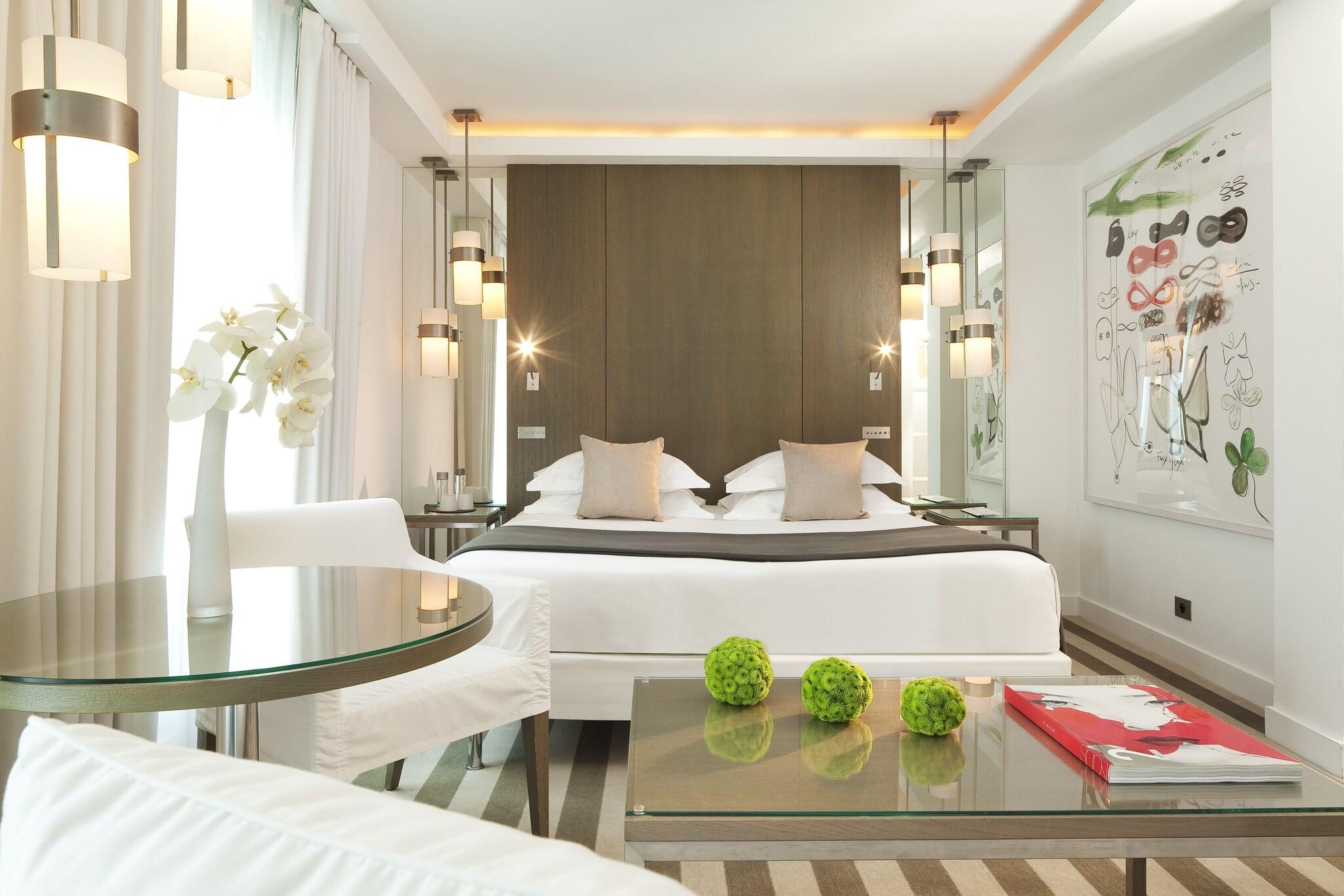 Junior Suite Queen Size Bed