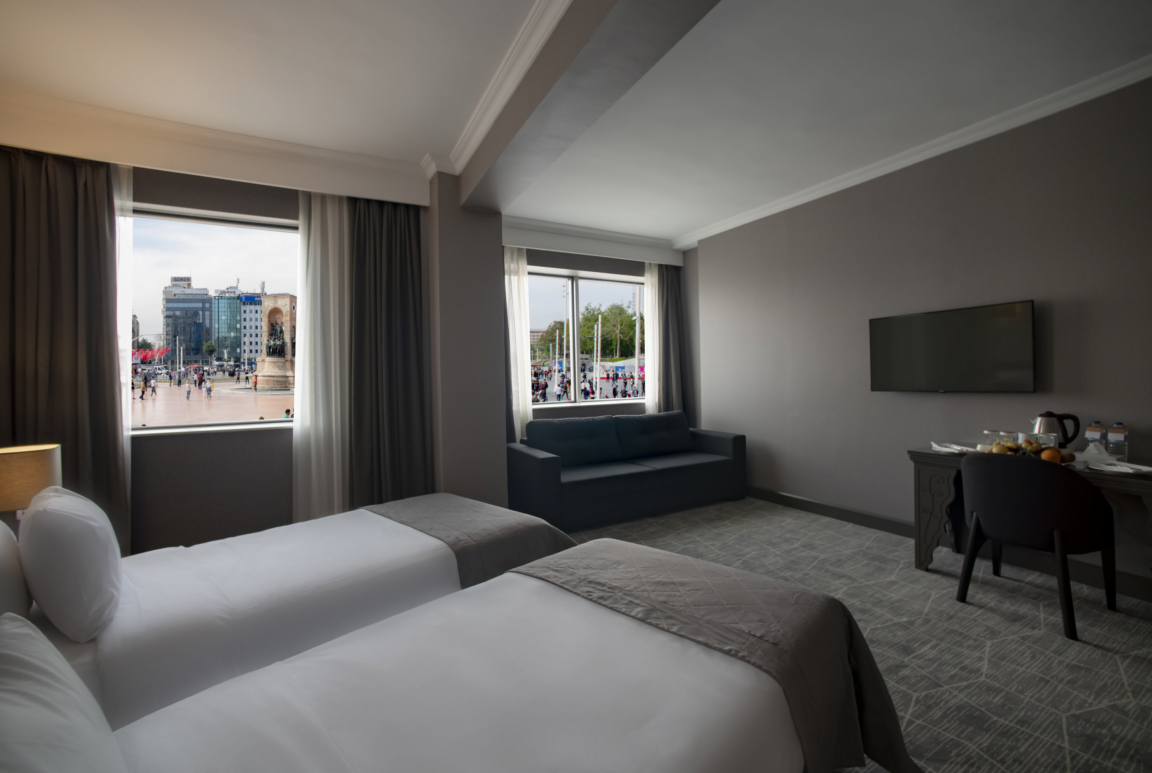 Triple Deluxe Two Beds