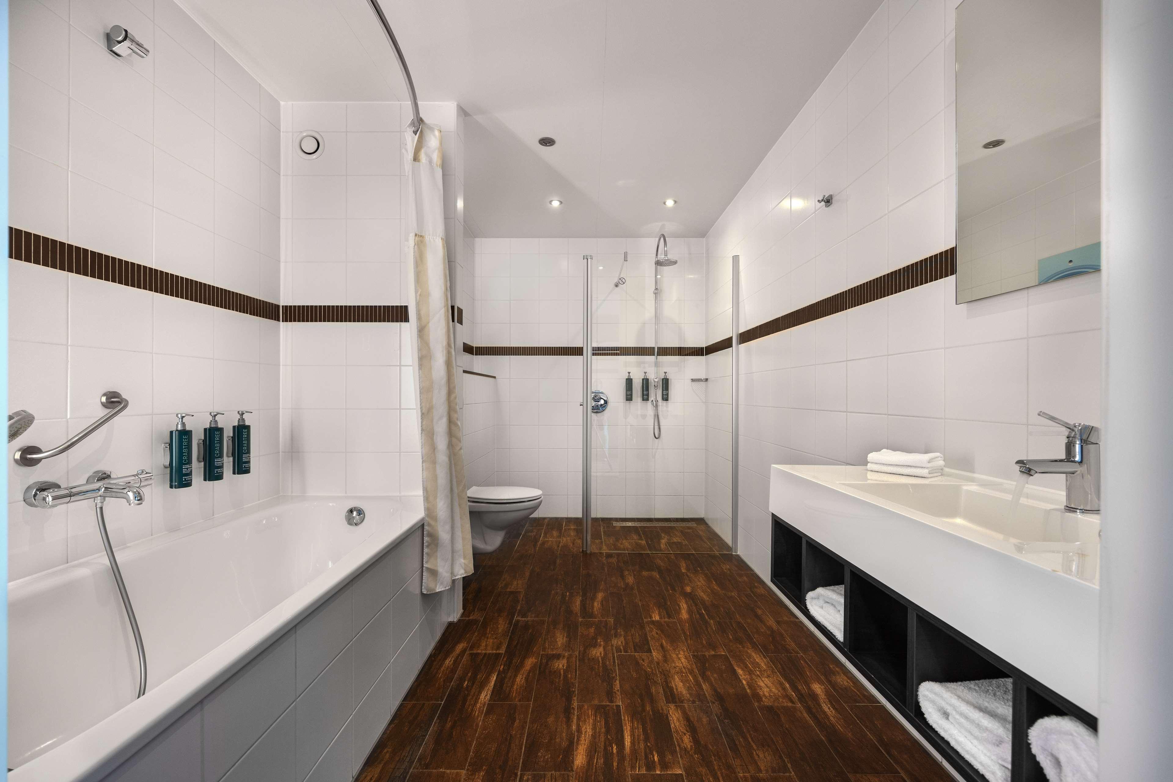 Double Deluxe King Bed