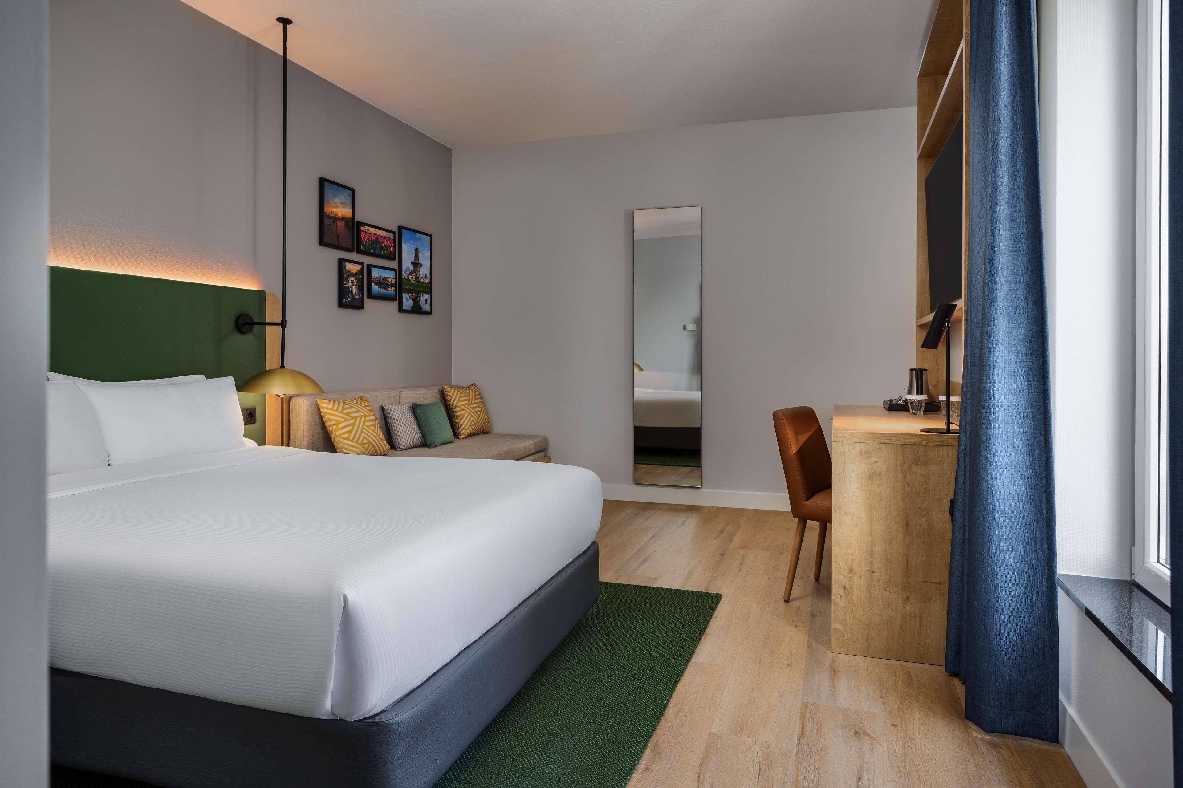 Family Room Queen Size Bed