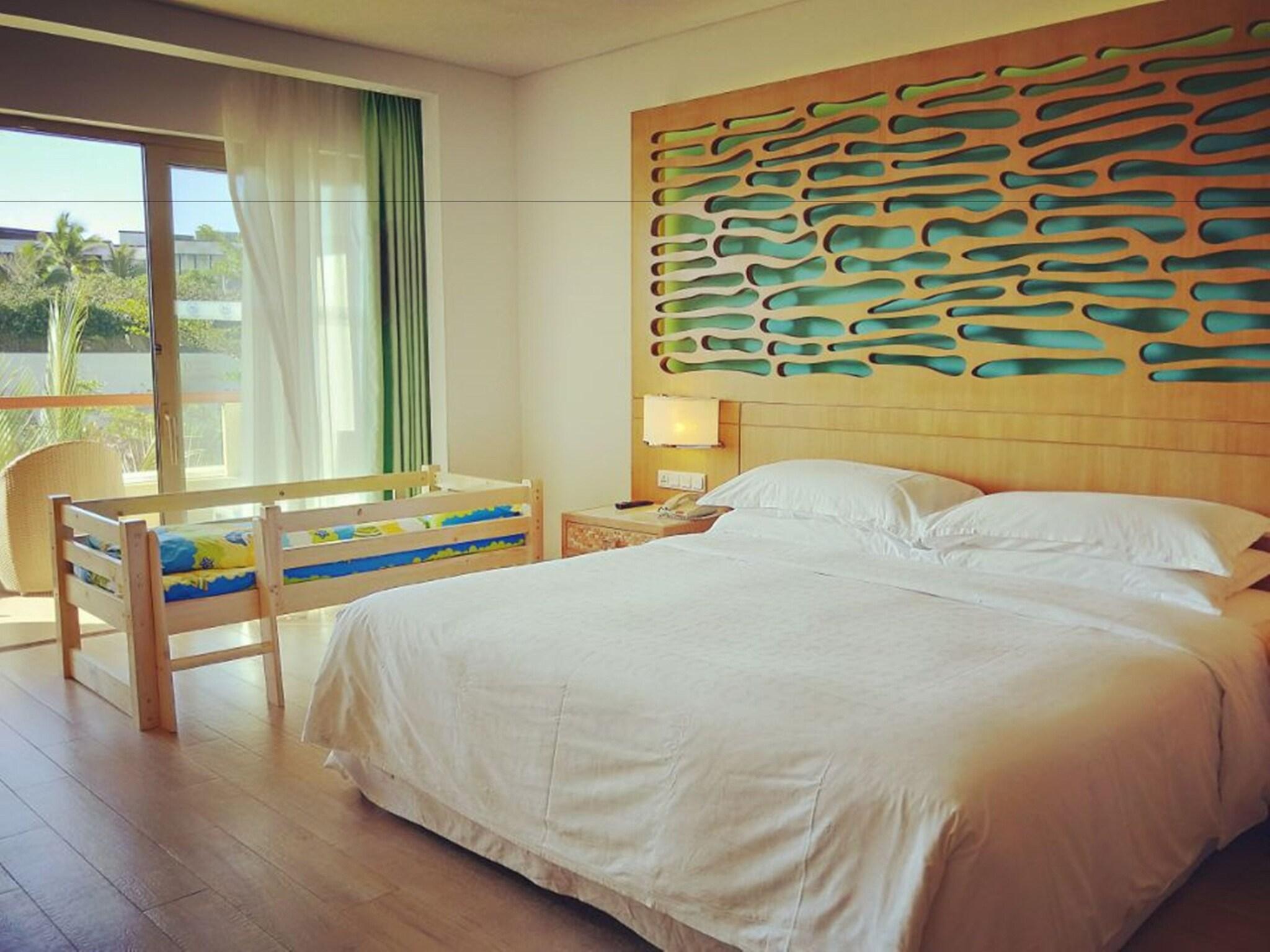 Family Room Garden View King Bed