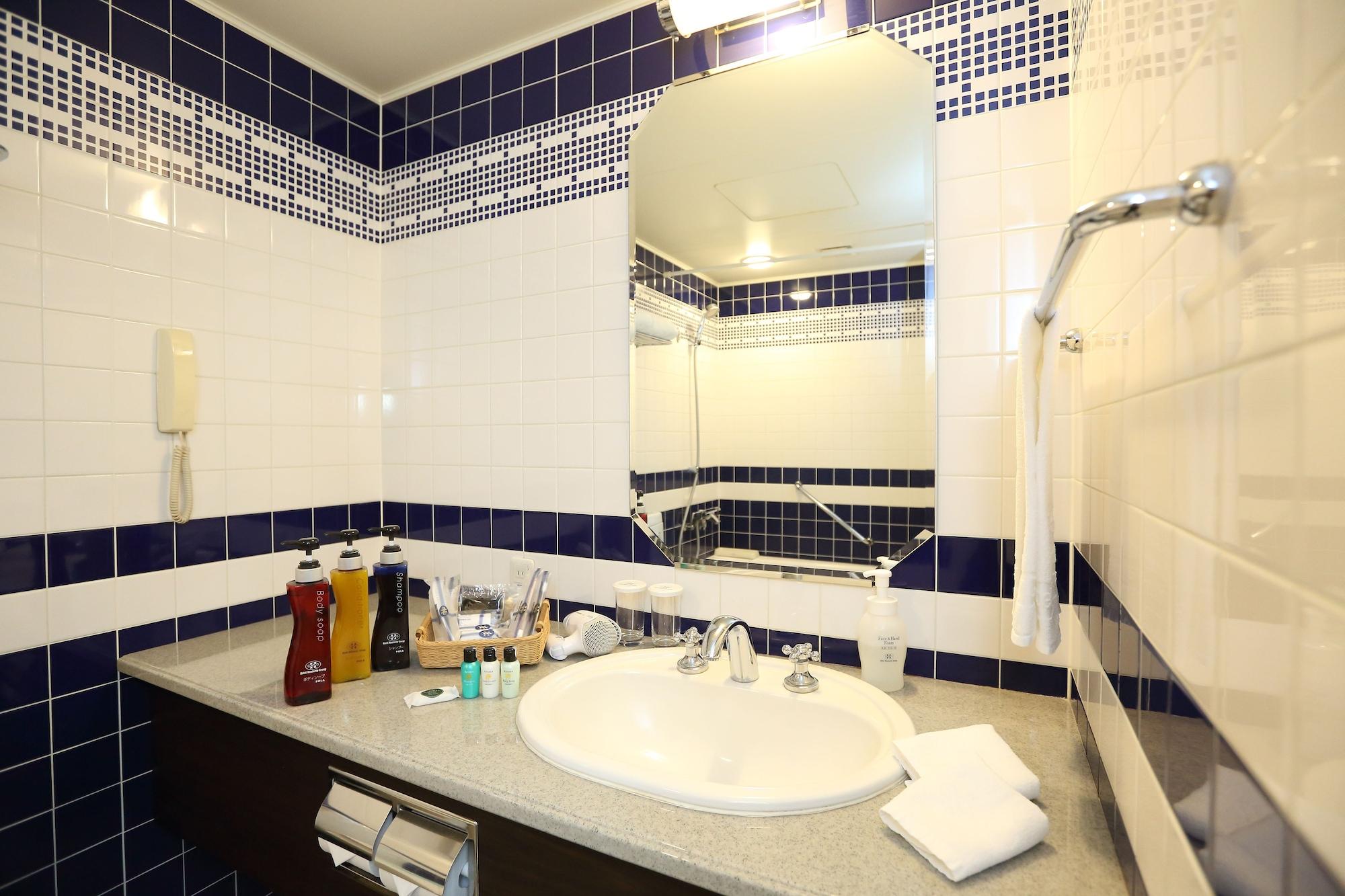 Twin Deluxe Two Beds