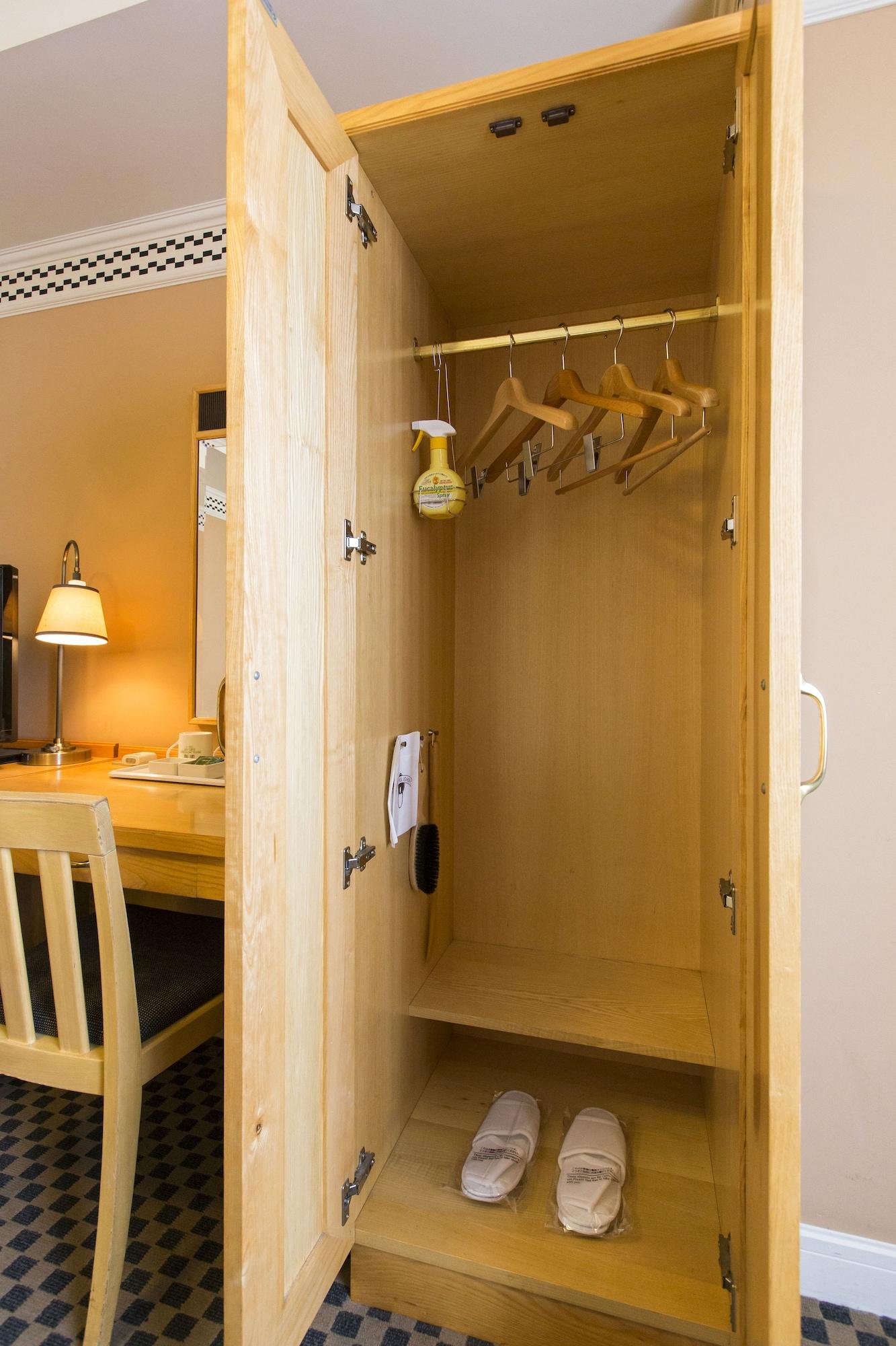 Quadruple Deluxe Two Beds