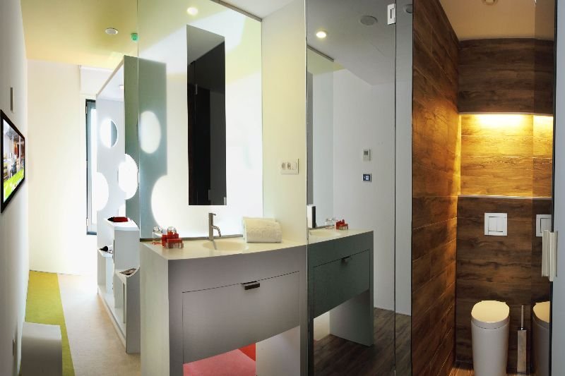 Double Single Executive