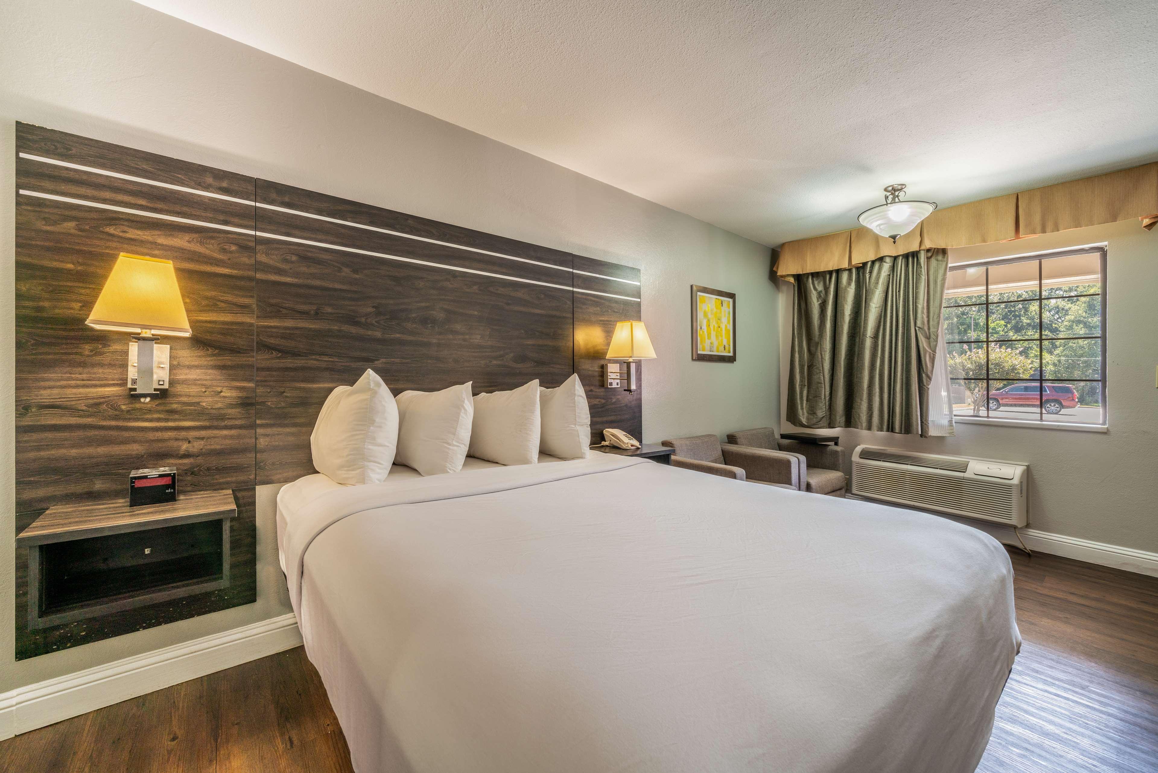 Room King Bed Non Smoking