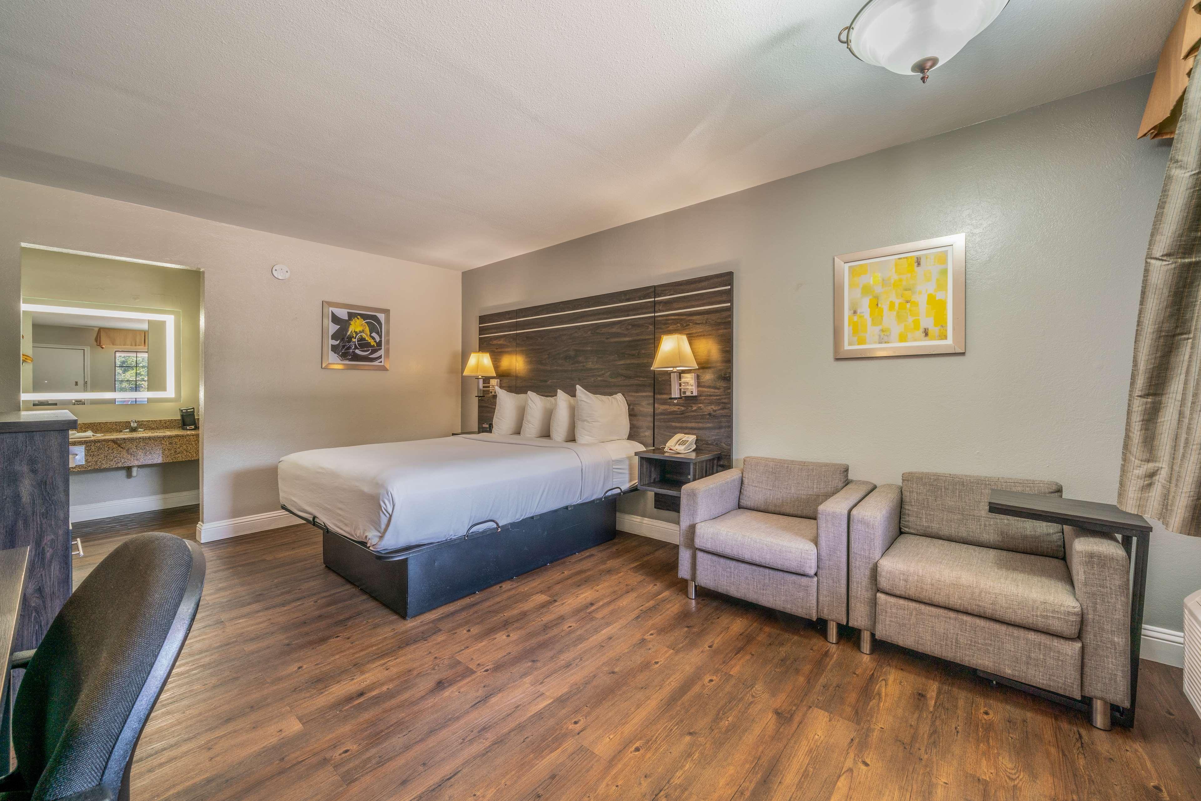 Room King Bed Non Smoking