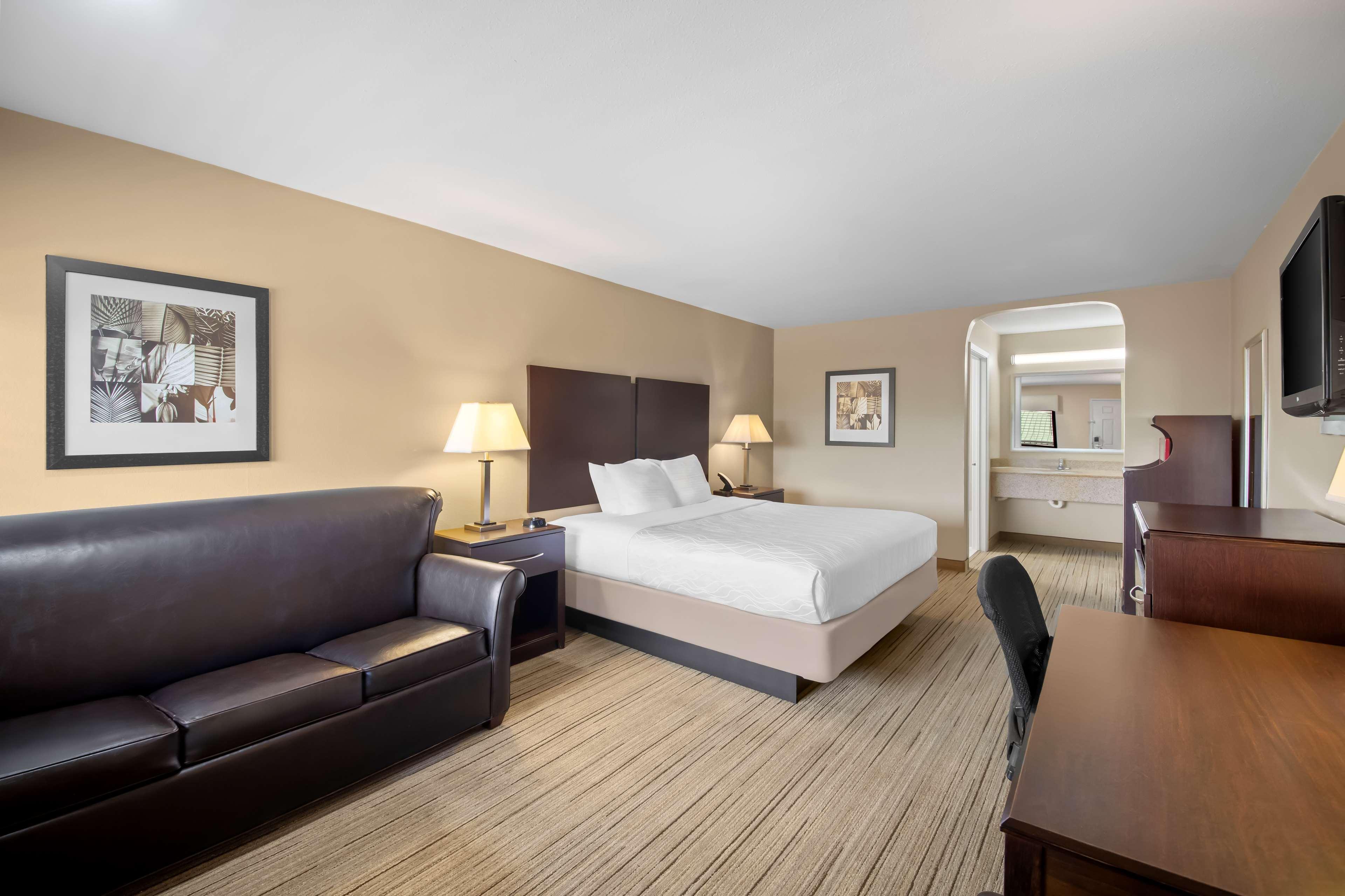 Double King Bed Non Smoking