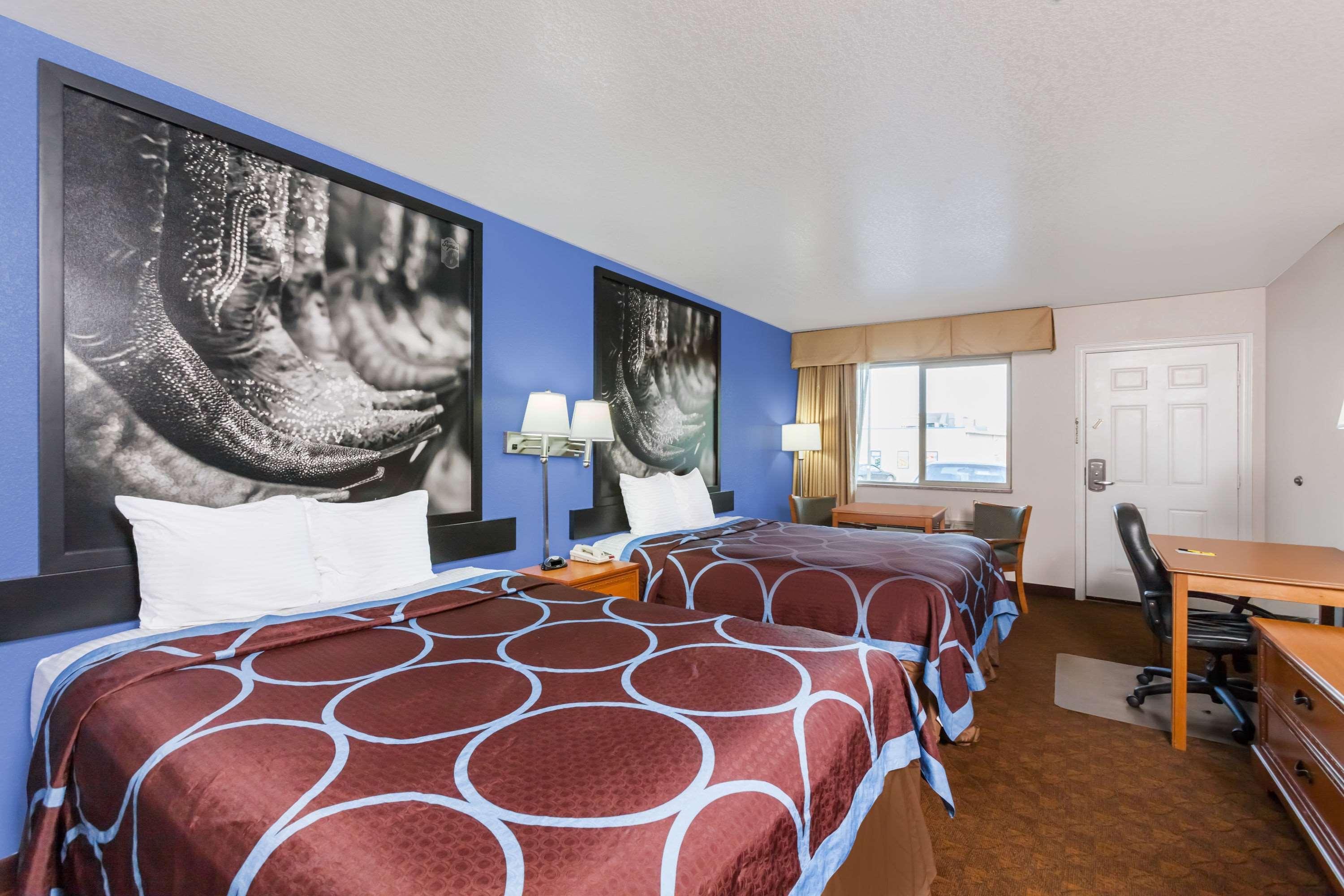 Quadruple Two Queen Beds