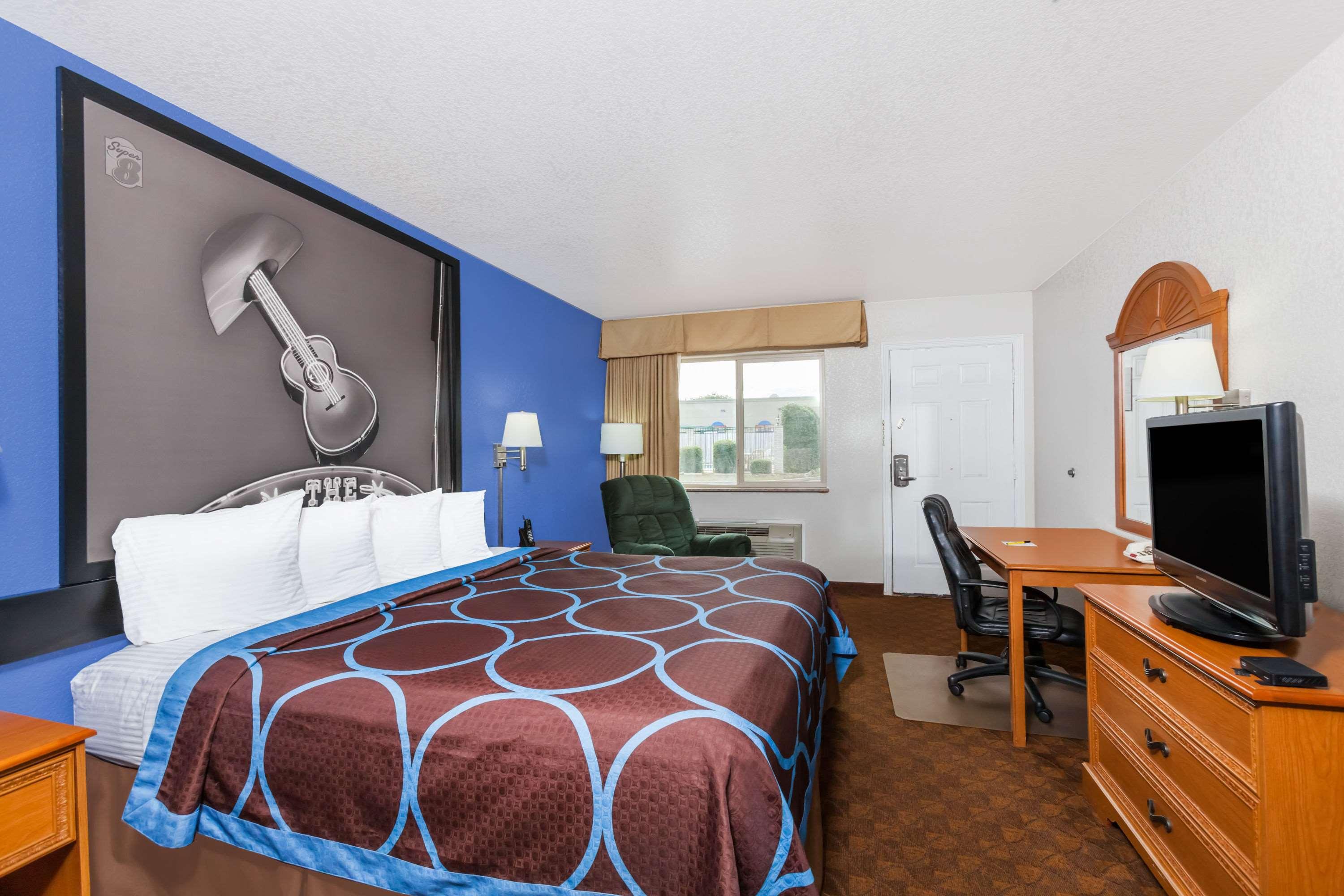 Double King Bed Non Smoking