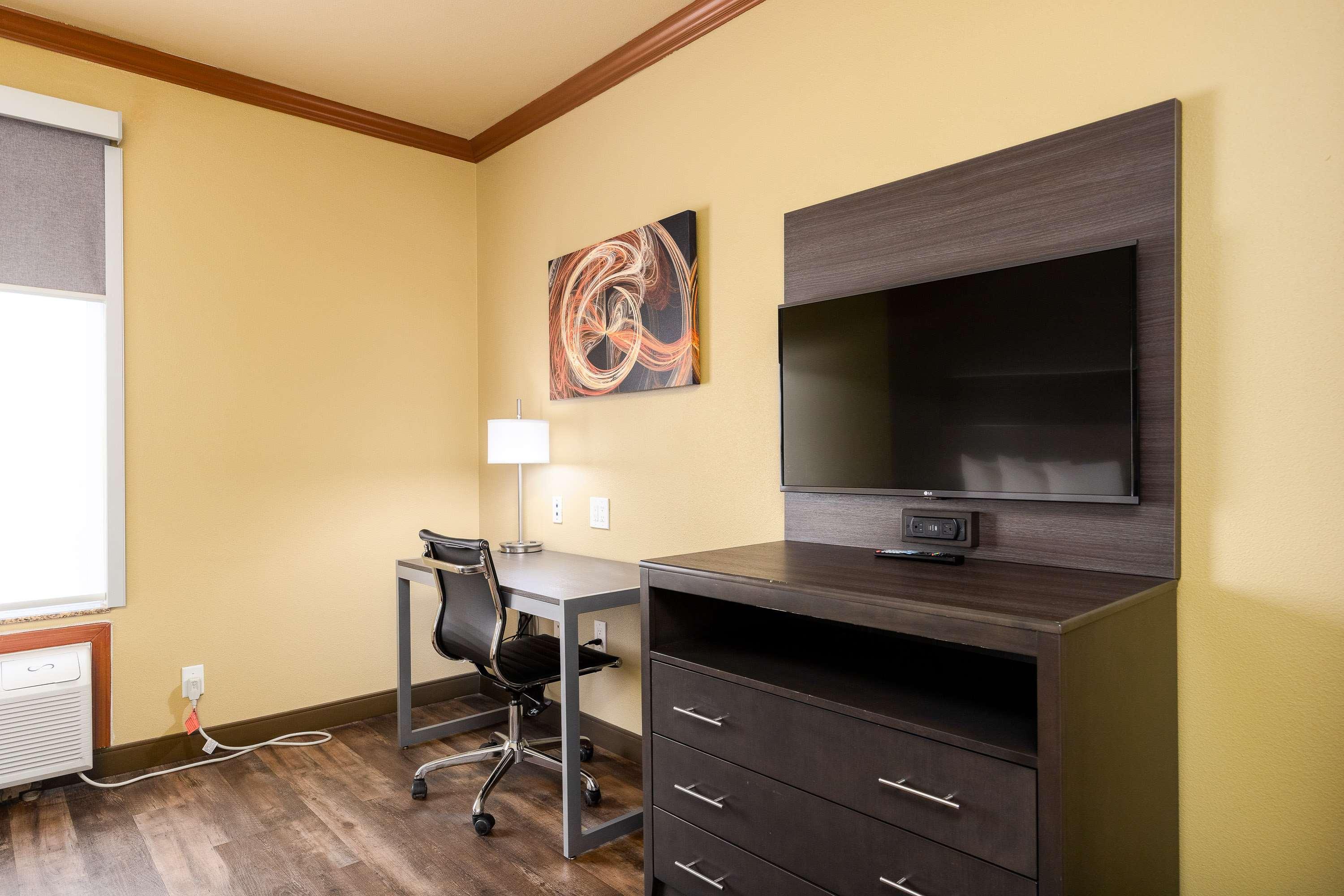 Suite Two Queen Beds