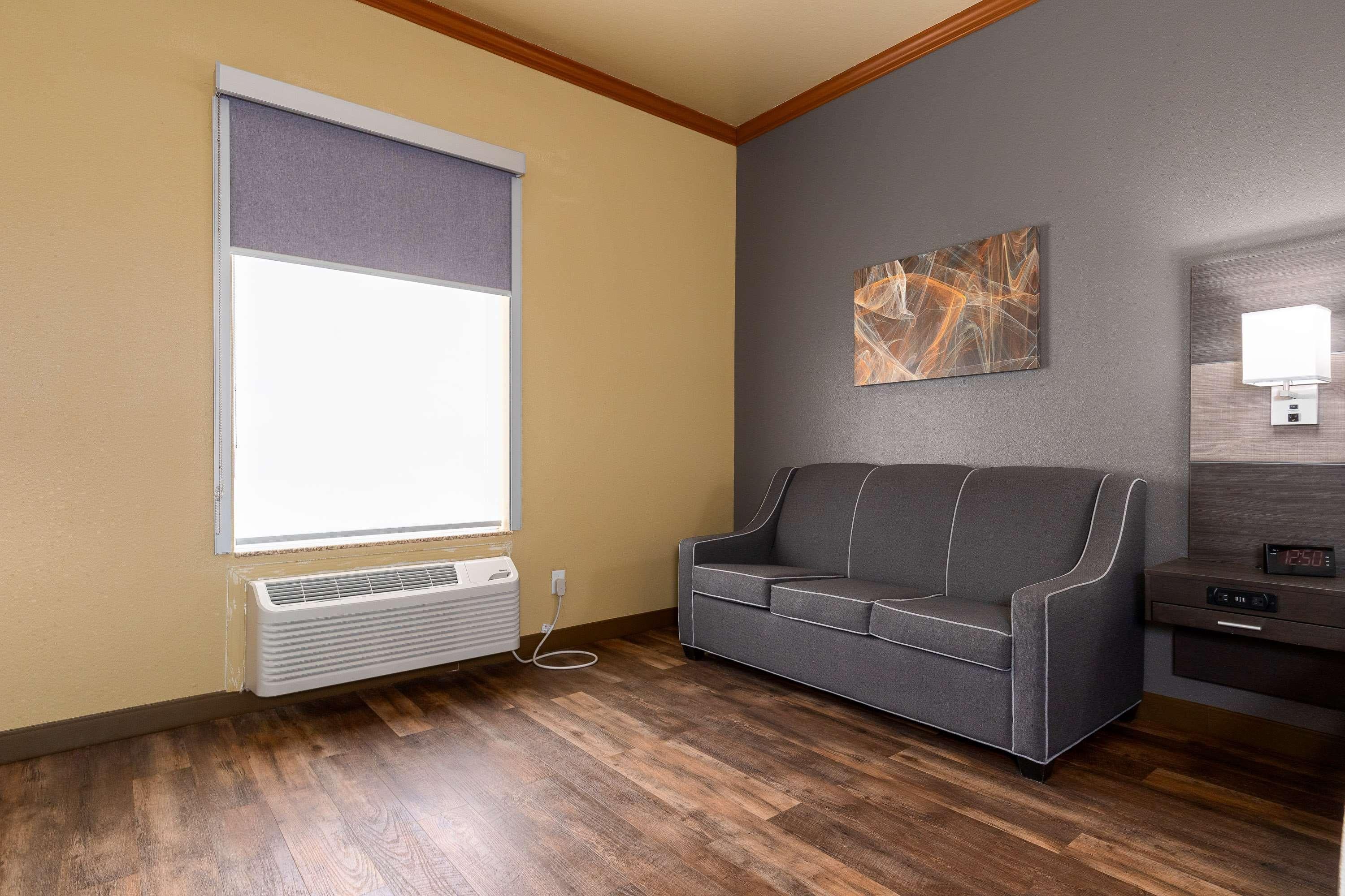 Room King Bed Non Smoking