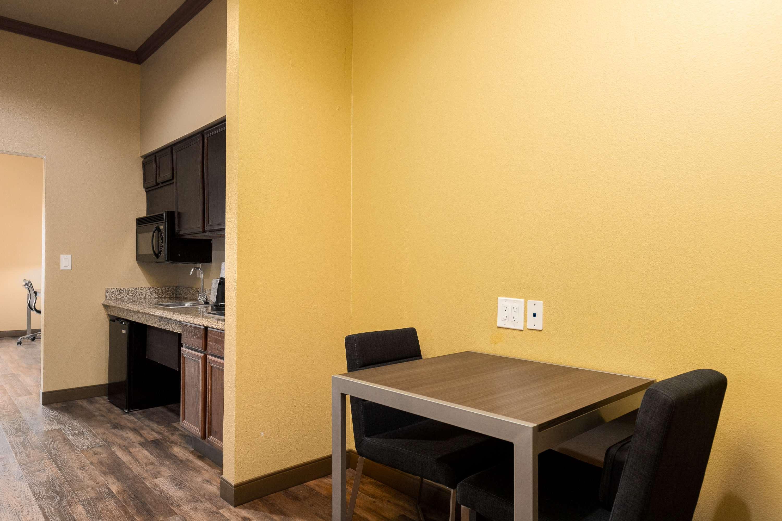 Suite Two Queen Beds