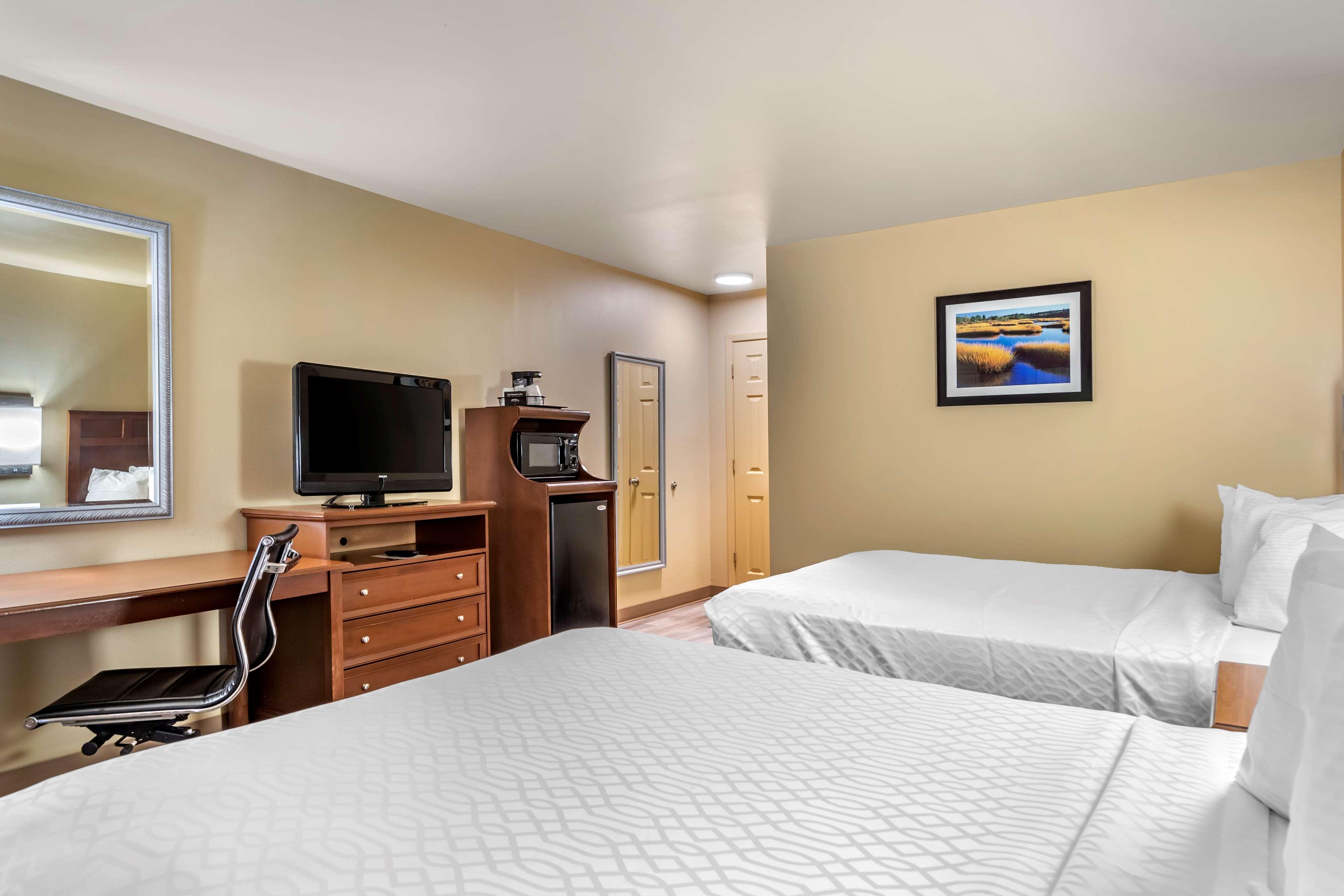 Quadruple Accessible-two Queen Beds