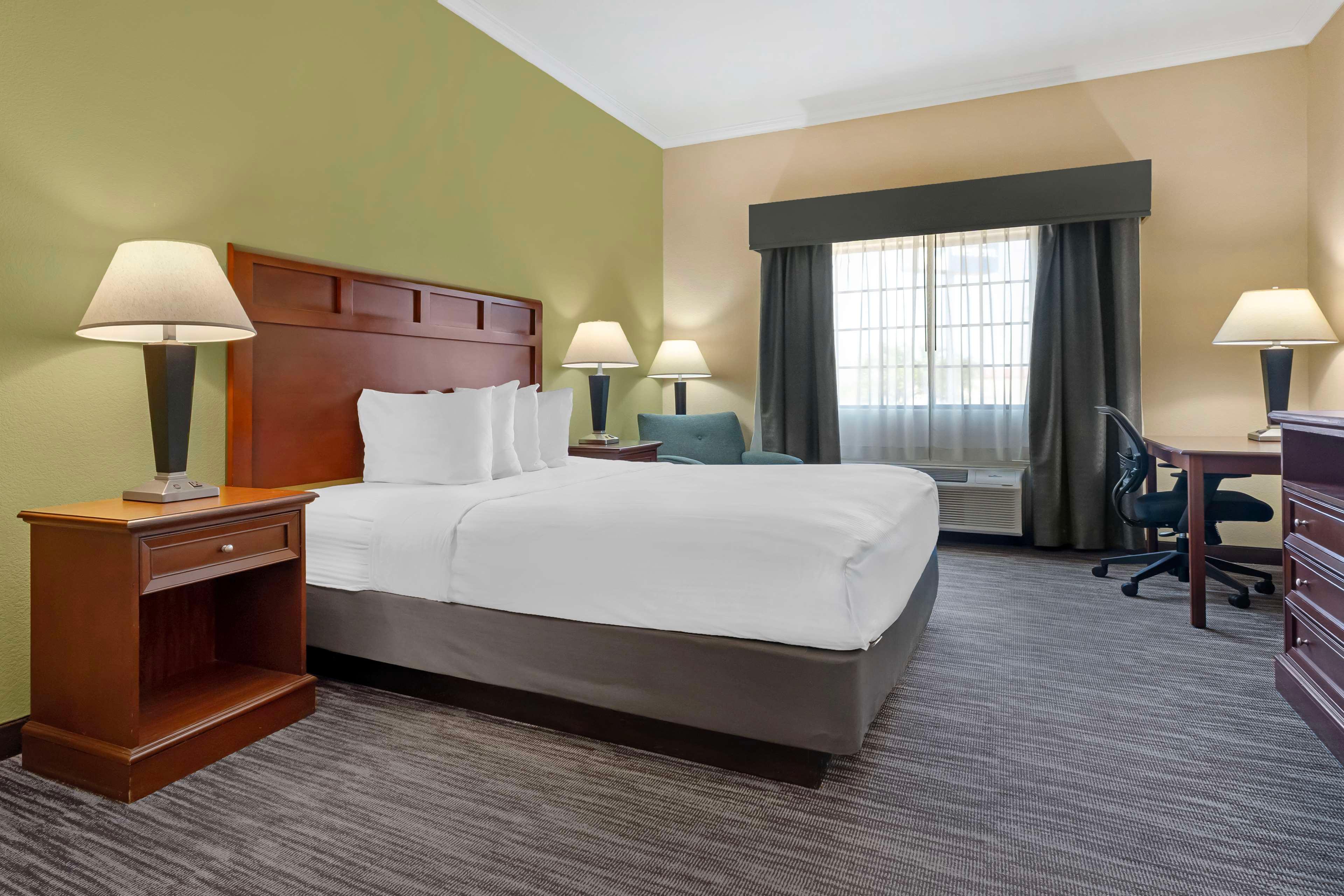 Room King Bed Non Smoking