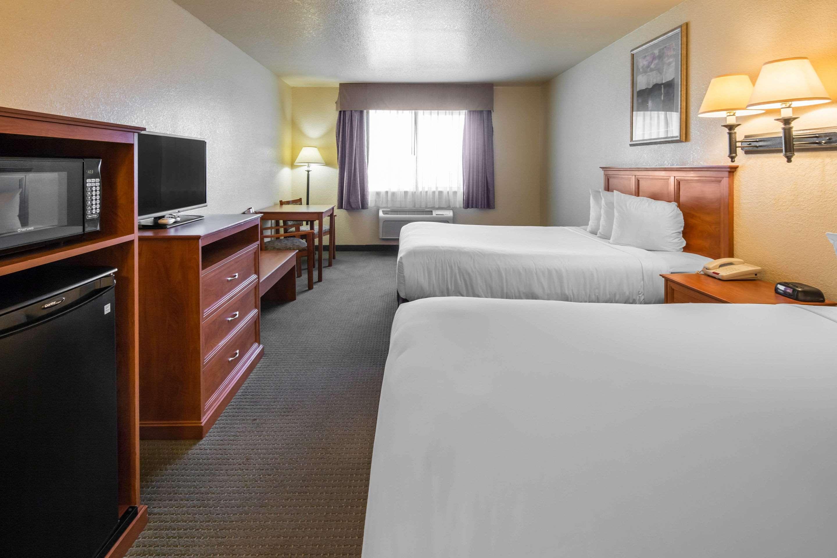 Quadruple Two Queen Beds Non Smoking