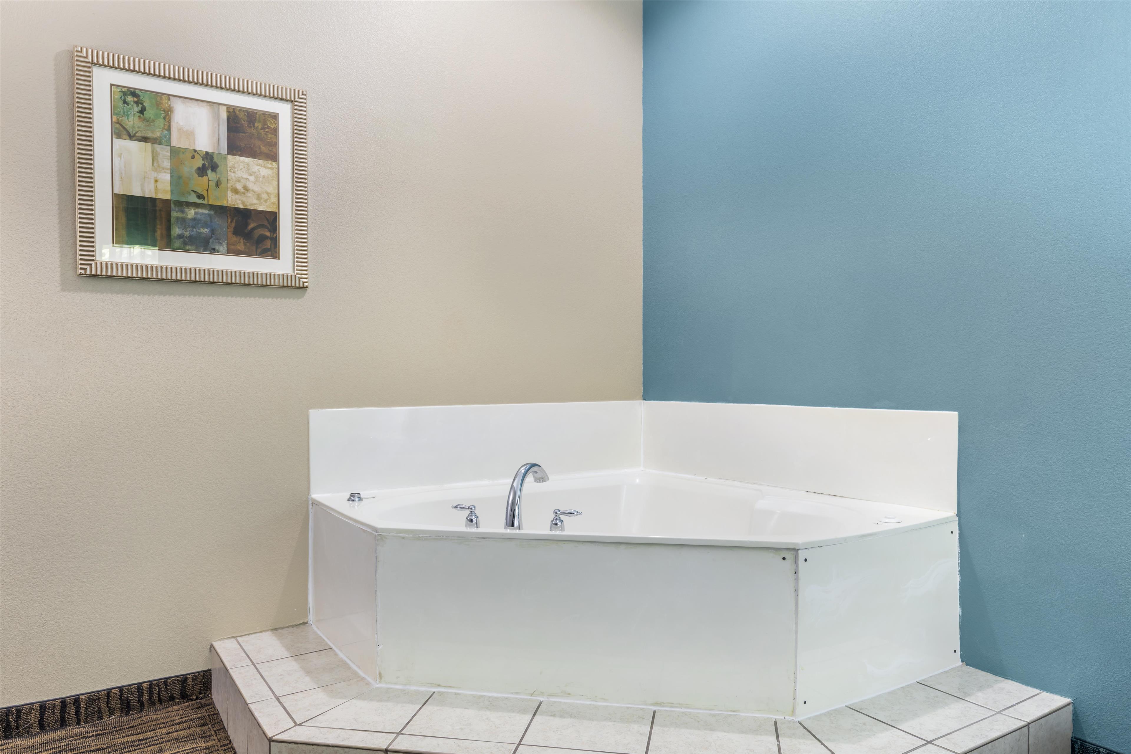 Suite King Bed with Jacuzzi