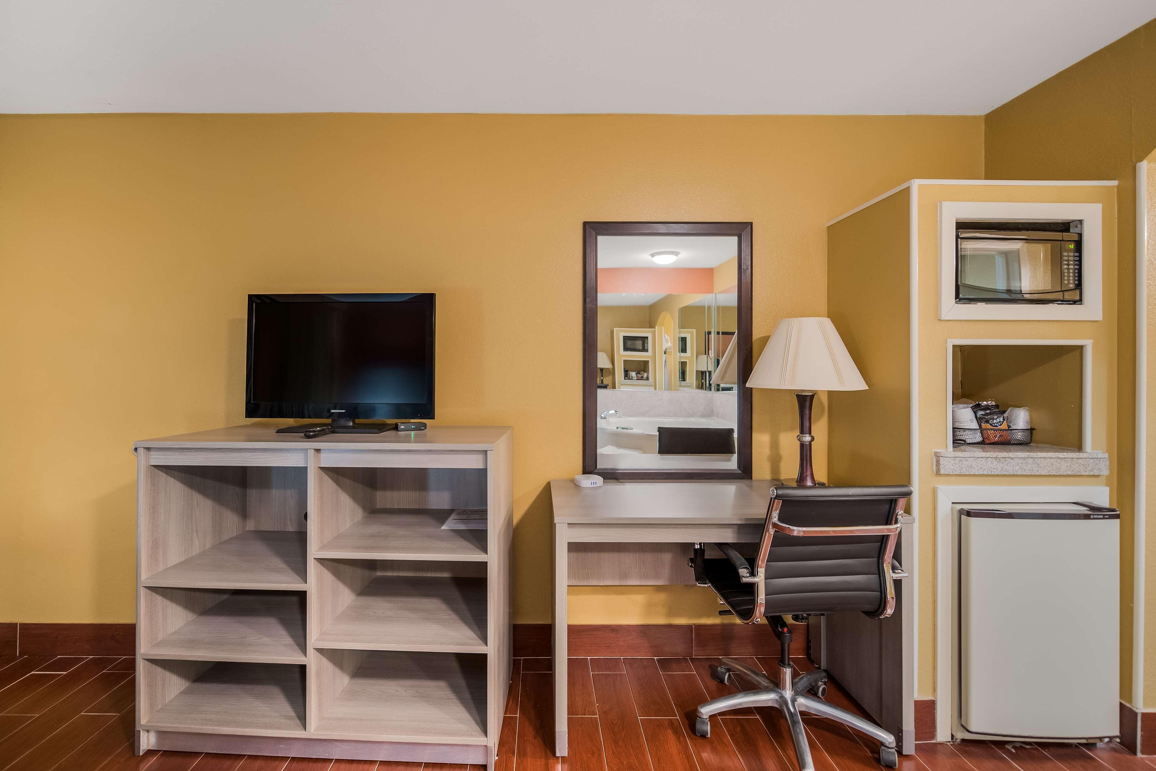 Room Queen Bed Non Smoking